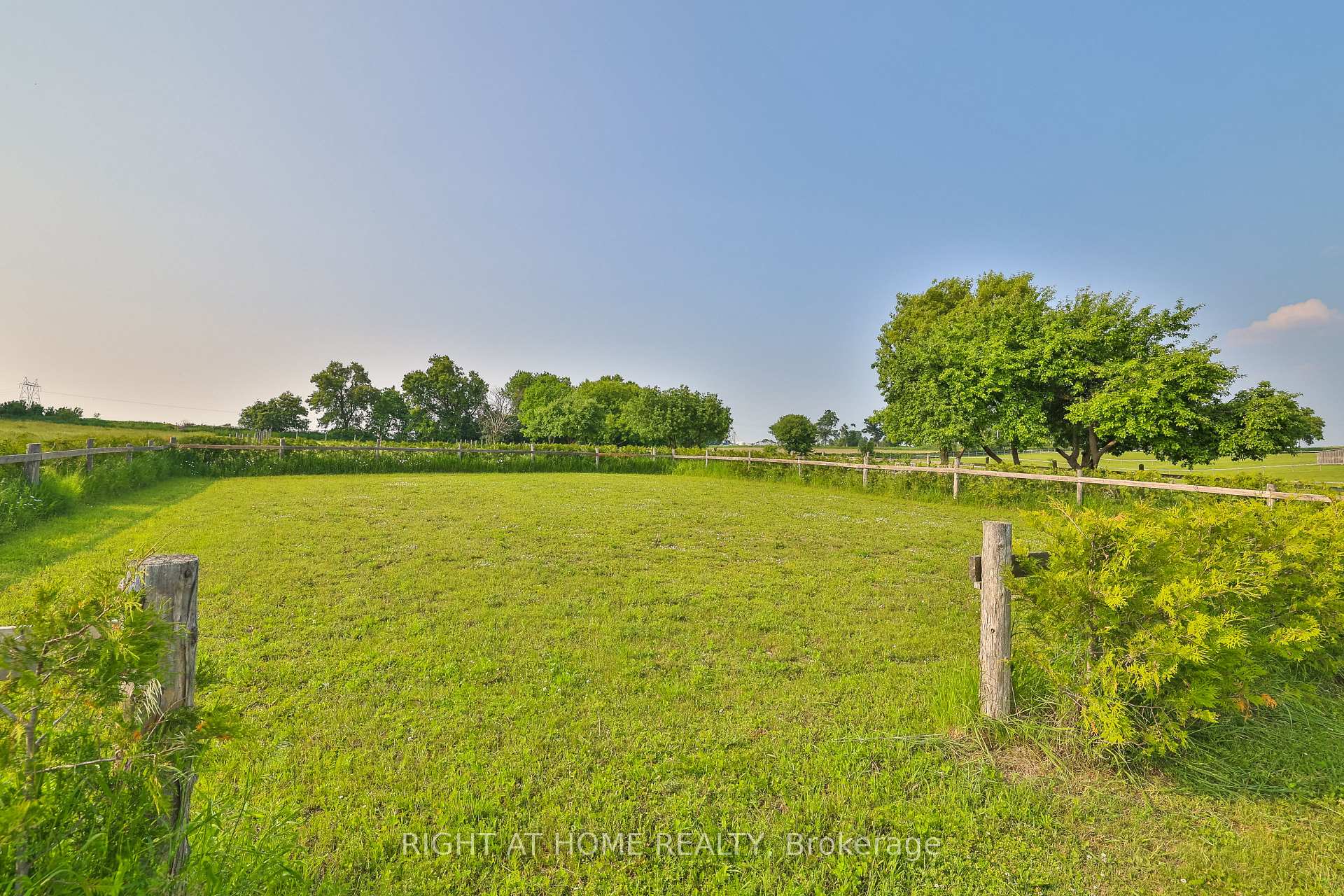 Photo 5 of 6406 Clemens Road, Clarington, Bowmanville — HOMEH