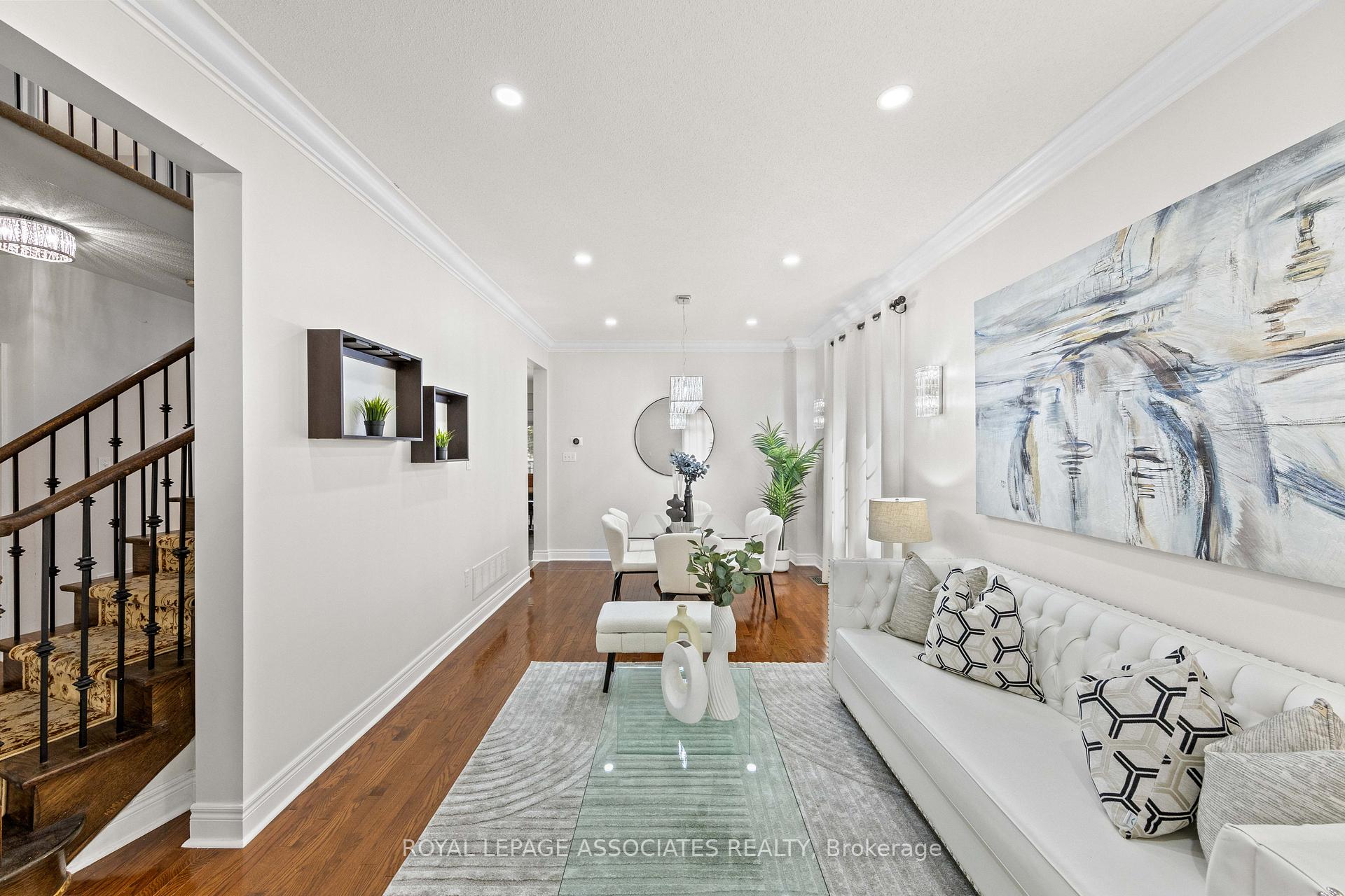 Photo 4 of 13 Laurentide Crescent, Brampton, Vales of Castlemore North — HOMEH