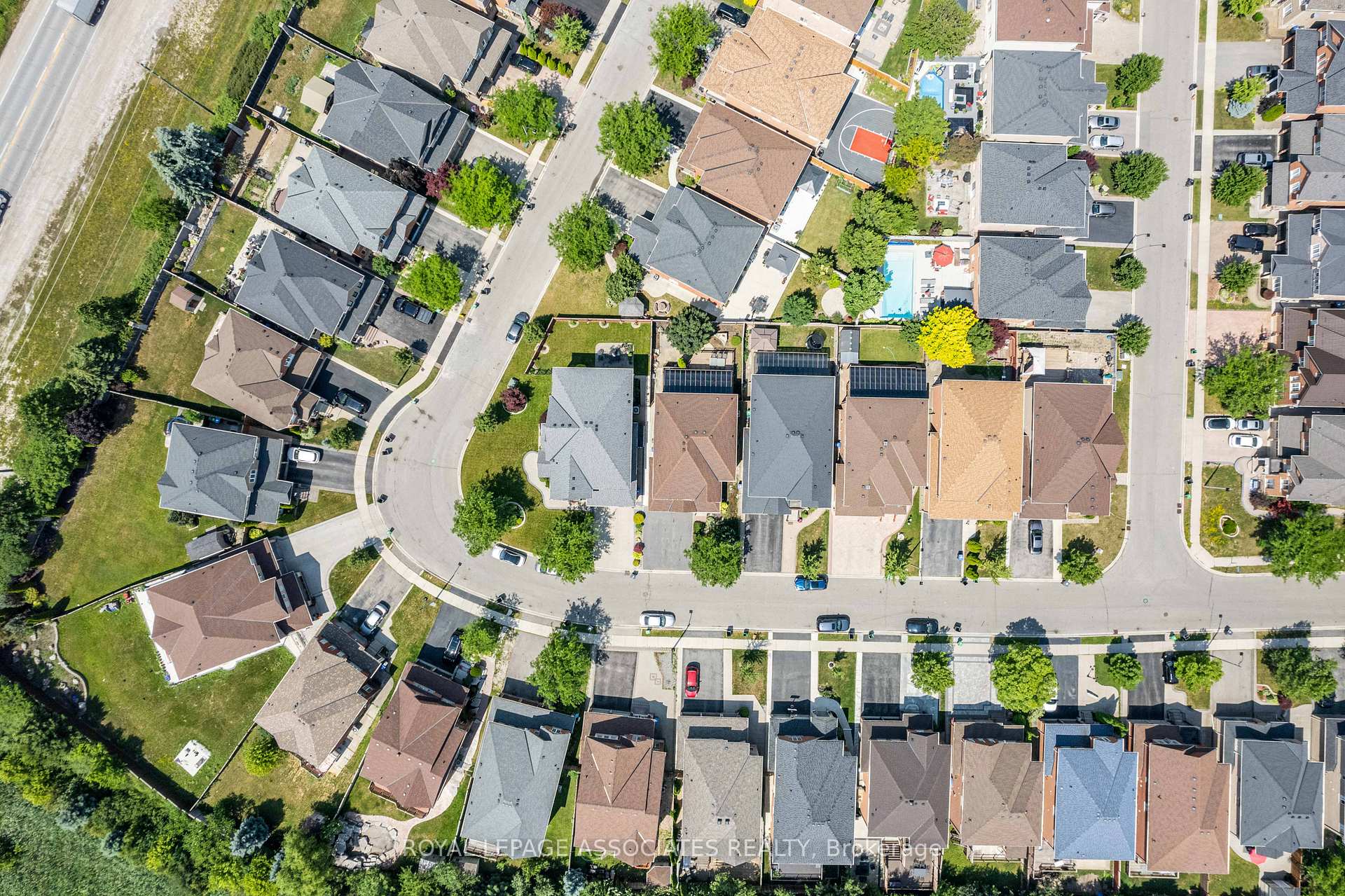 Photo 42 of 13 Laurentide Crescent, Brampton, Vales of Castlemore North — HOMEH
