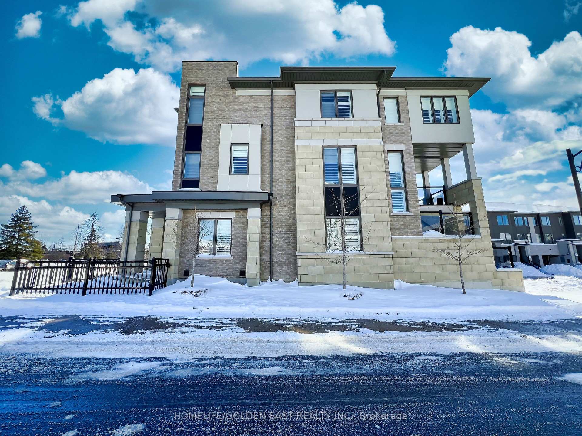 Photo 4 of 1 Shawfield Way, Whitby, Pringle Creek — HOMEH
