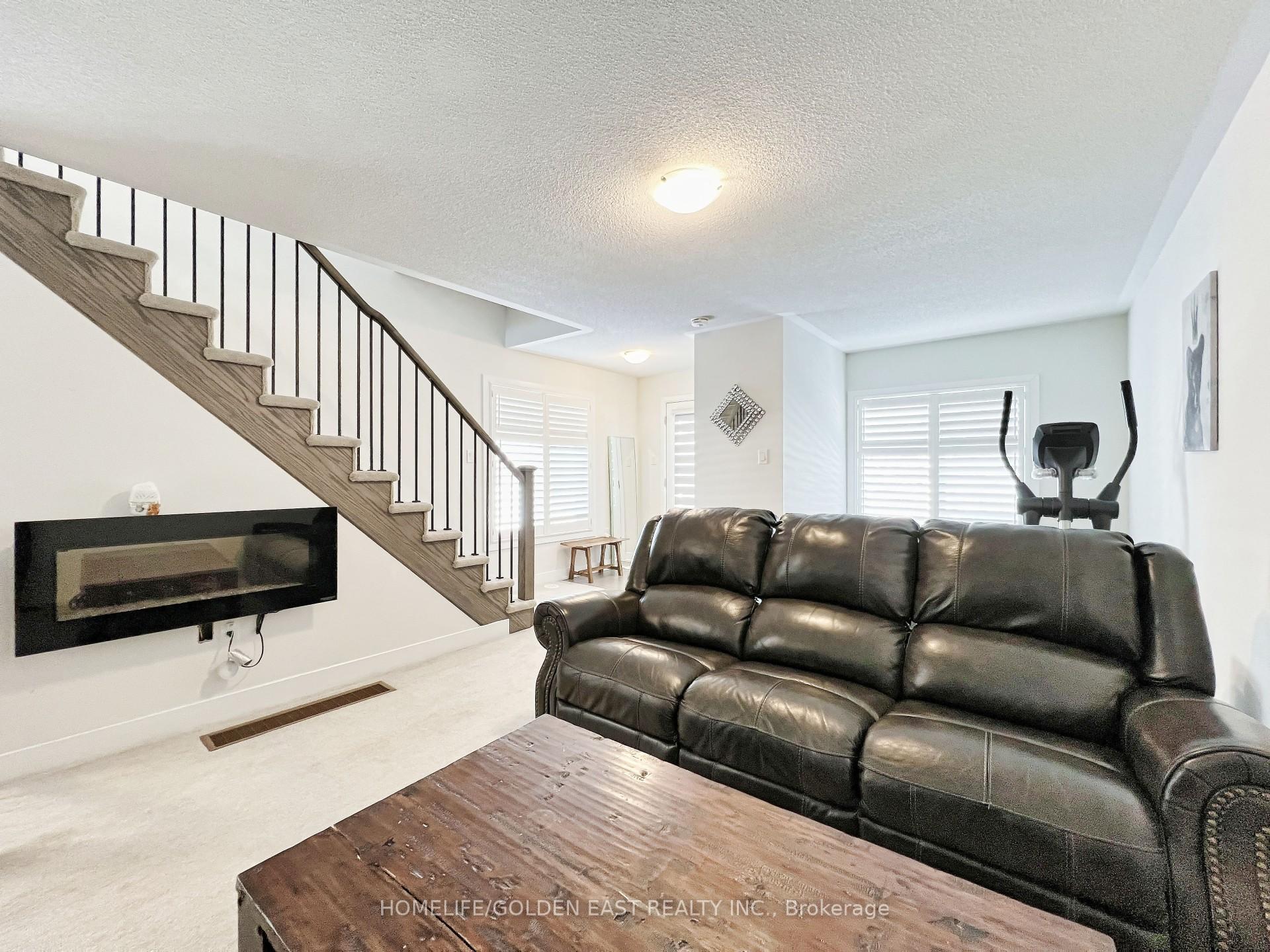 Photo 11 of 1 Shawfield Way, Whitby, Pringle Creek — HOMEH