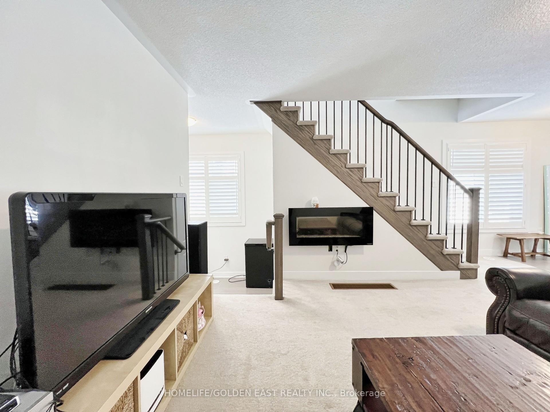 Photo 10 of 1 Shawfield Way, Whitby, Pringle Creek — HOMEH
