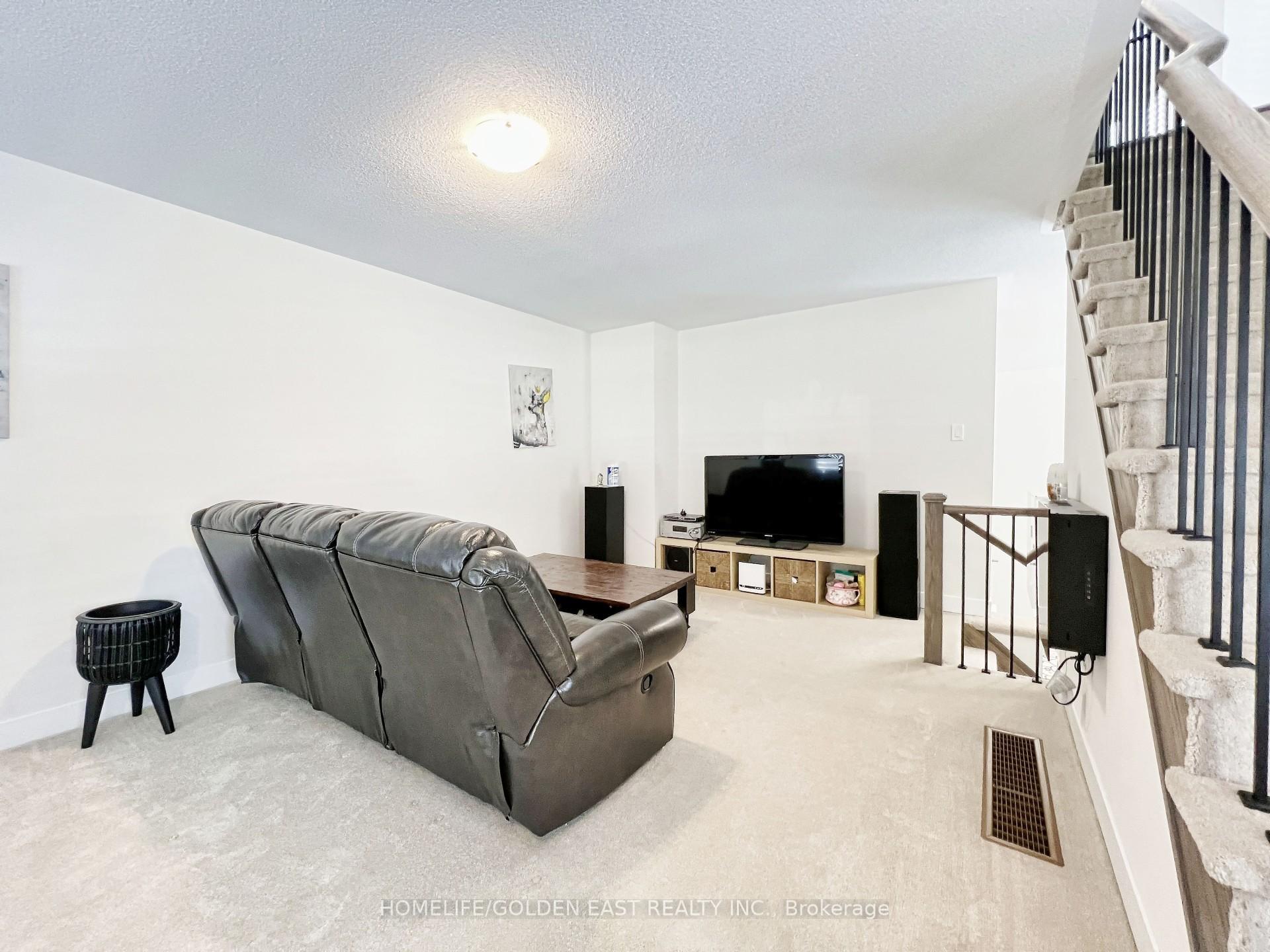 Photo 13 of 1 Shawfield Way, Whitby, Pringle Creek — HOMEH