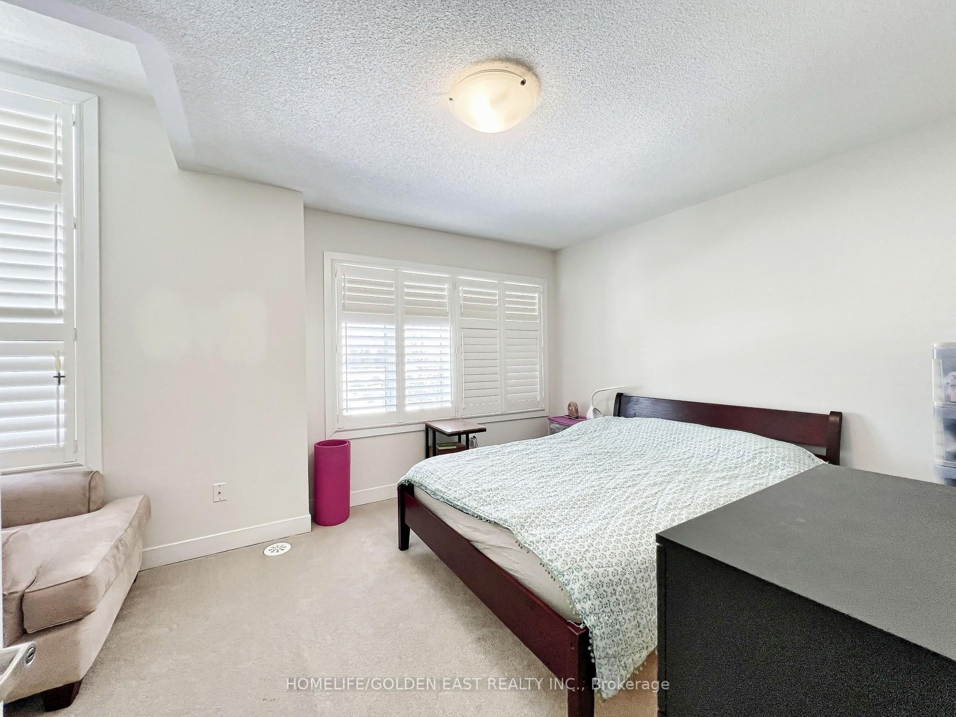 Photo 33 of 1 Shawfield Way, Whitby, Pringle Creek — HOMEH