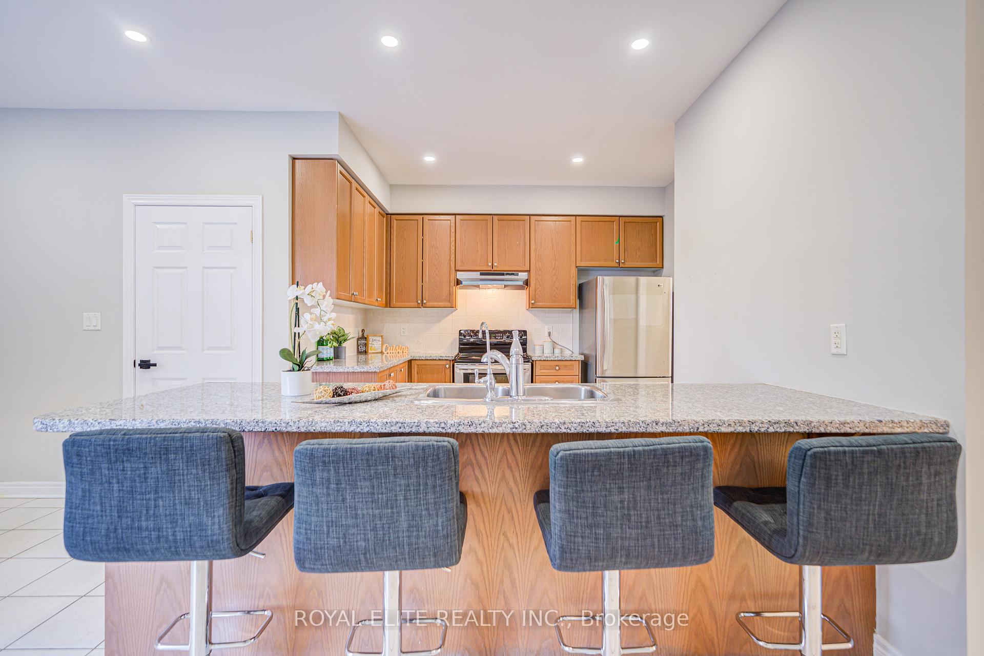 Photo 12 of 34 Murison Drive, Markham, Cathedraltown — HOMEH