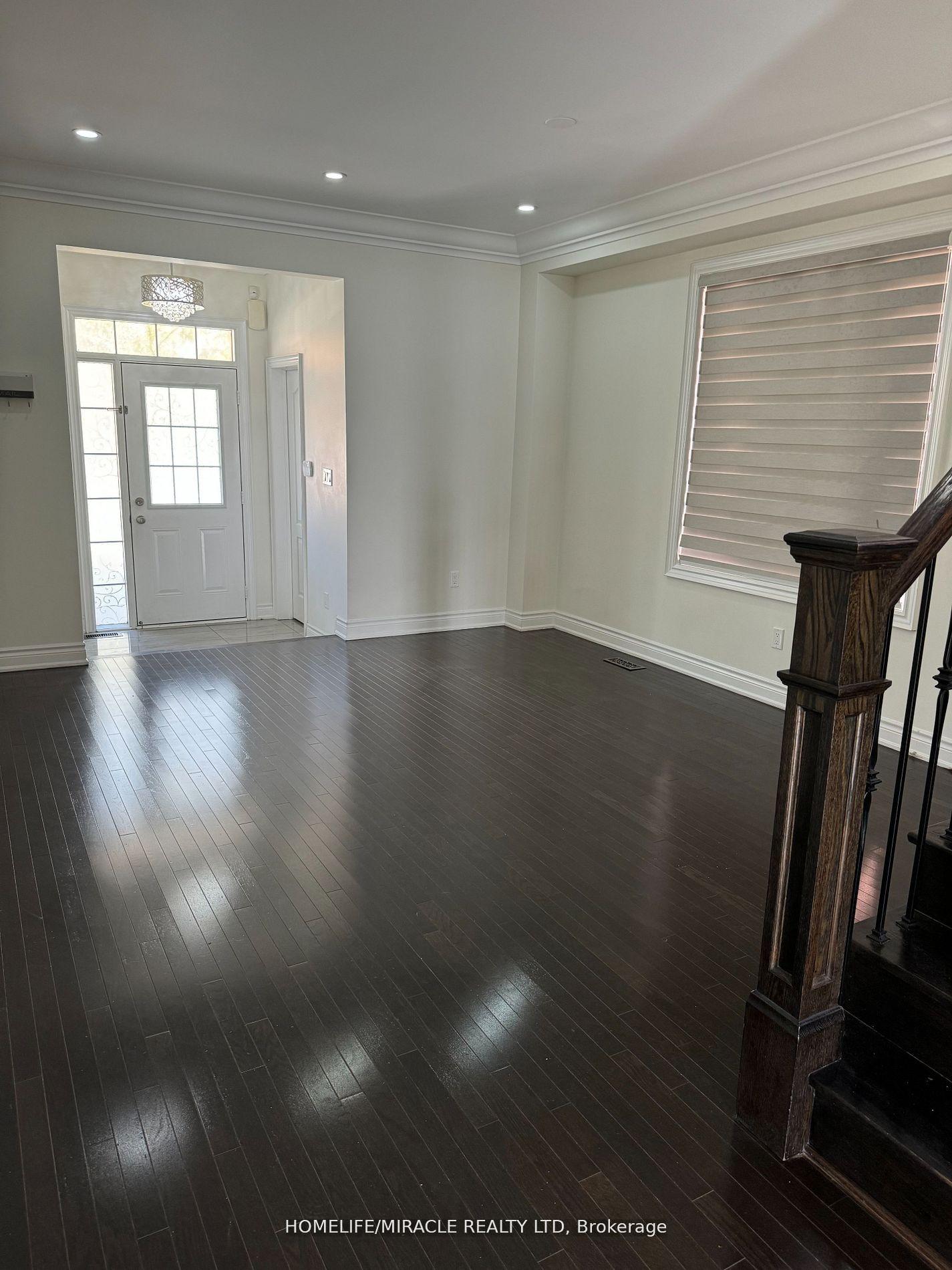 Photo 5 of 31 Saint Dennis Road, Brampton, Sandringham-Wellington North — HOMEH