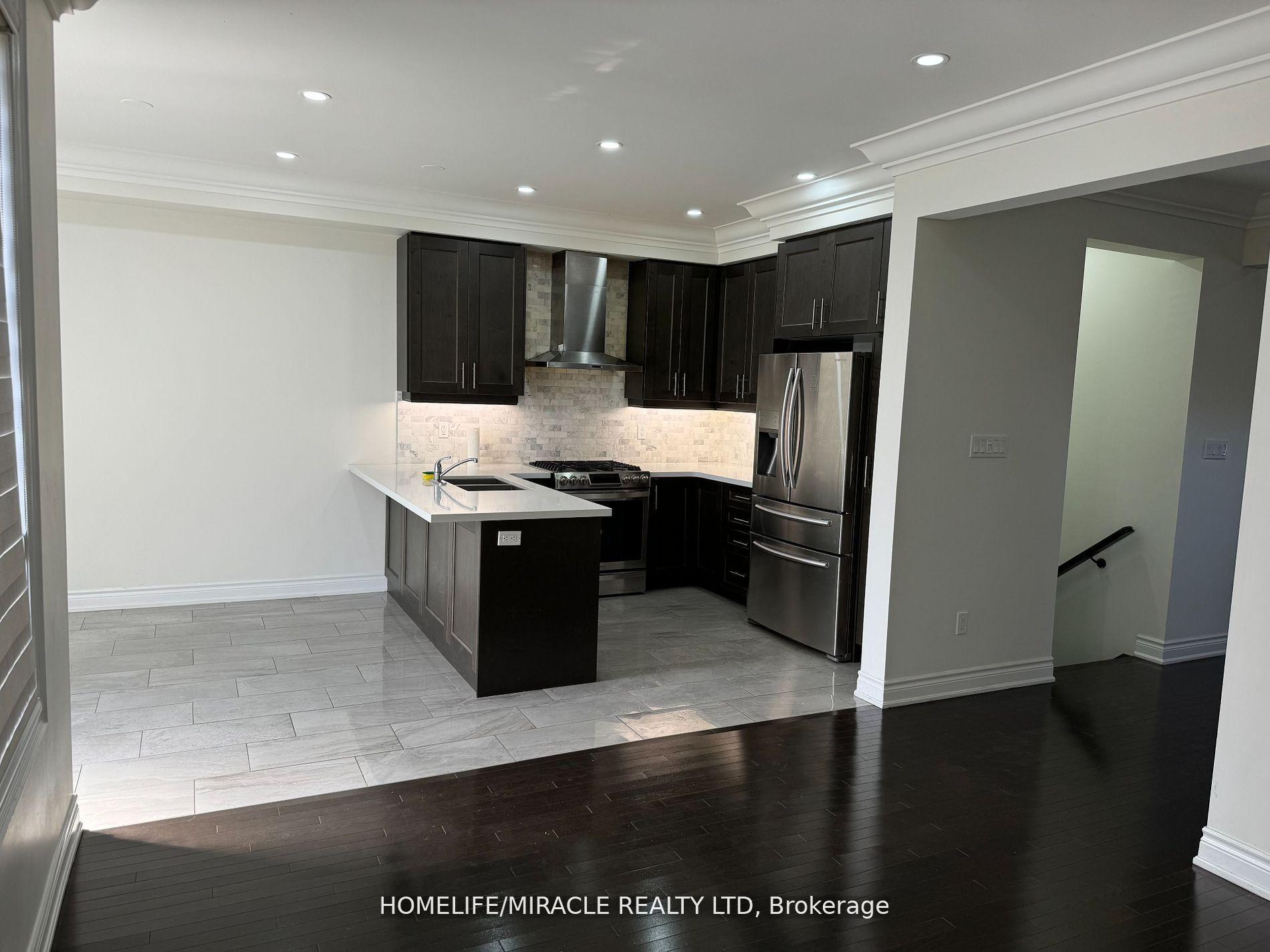Photo 8 of 31 Saint Dennis Road, Brampton, Sandringham-Wellington North — HOMEH