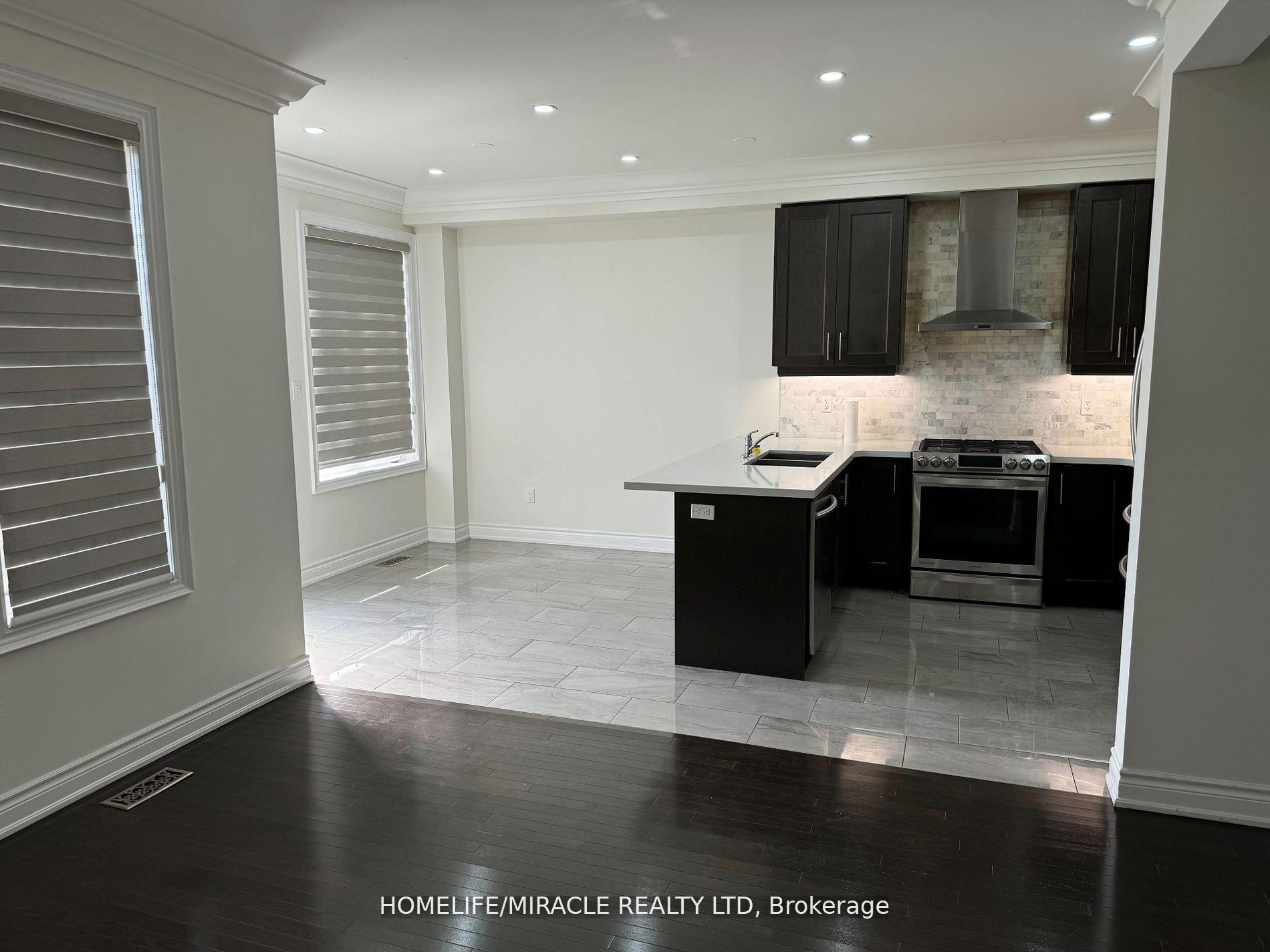 Photo 2 of 31 Saint Dennis Road, Brampton, Sandringham-Wellington North — HOMEH