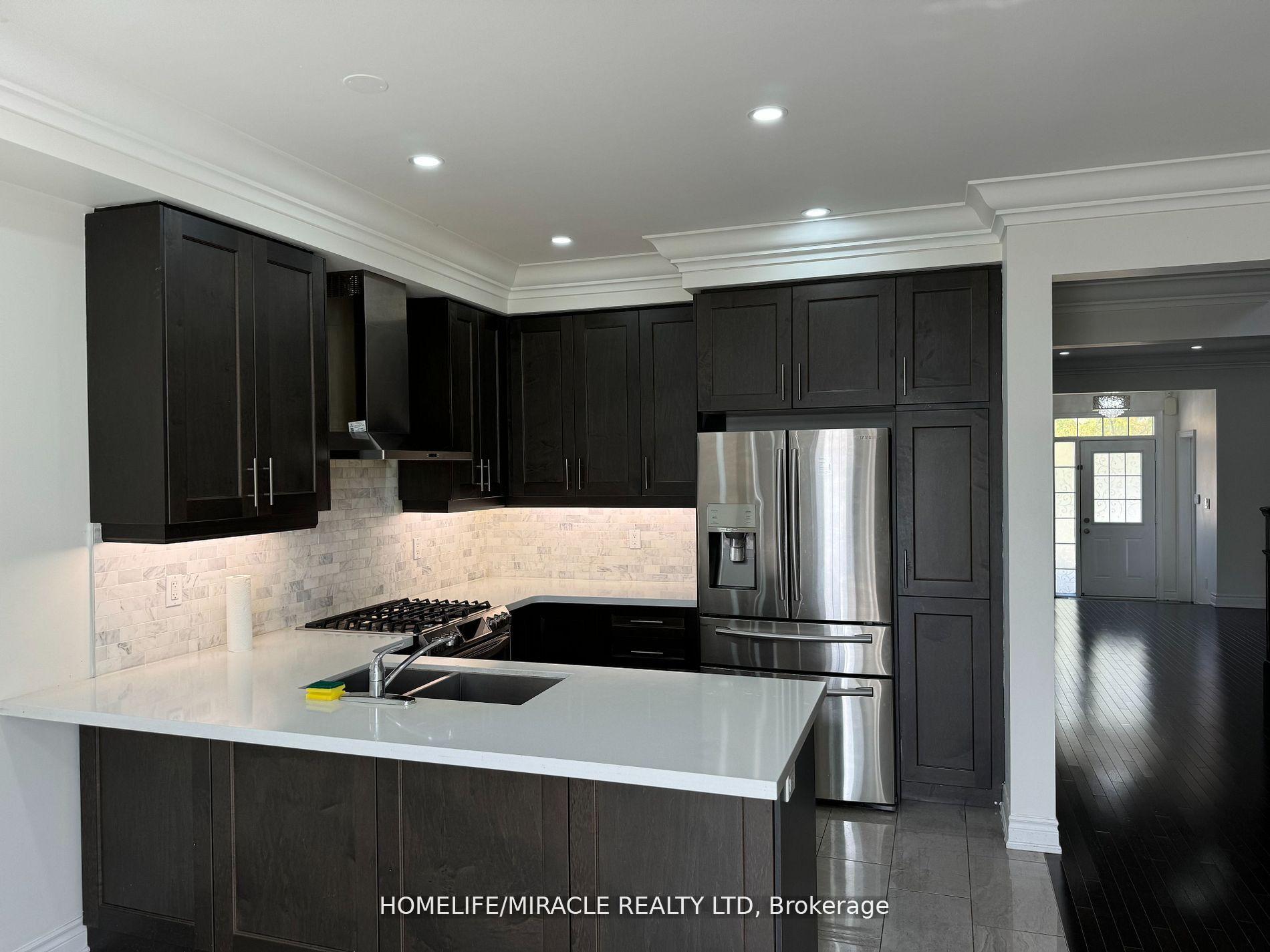 Photo 7 of 31 Saint Dennis Road, Brampton, Sandringham-Wellington North — HOMEH