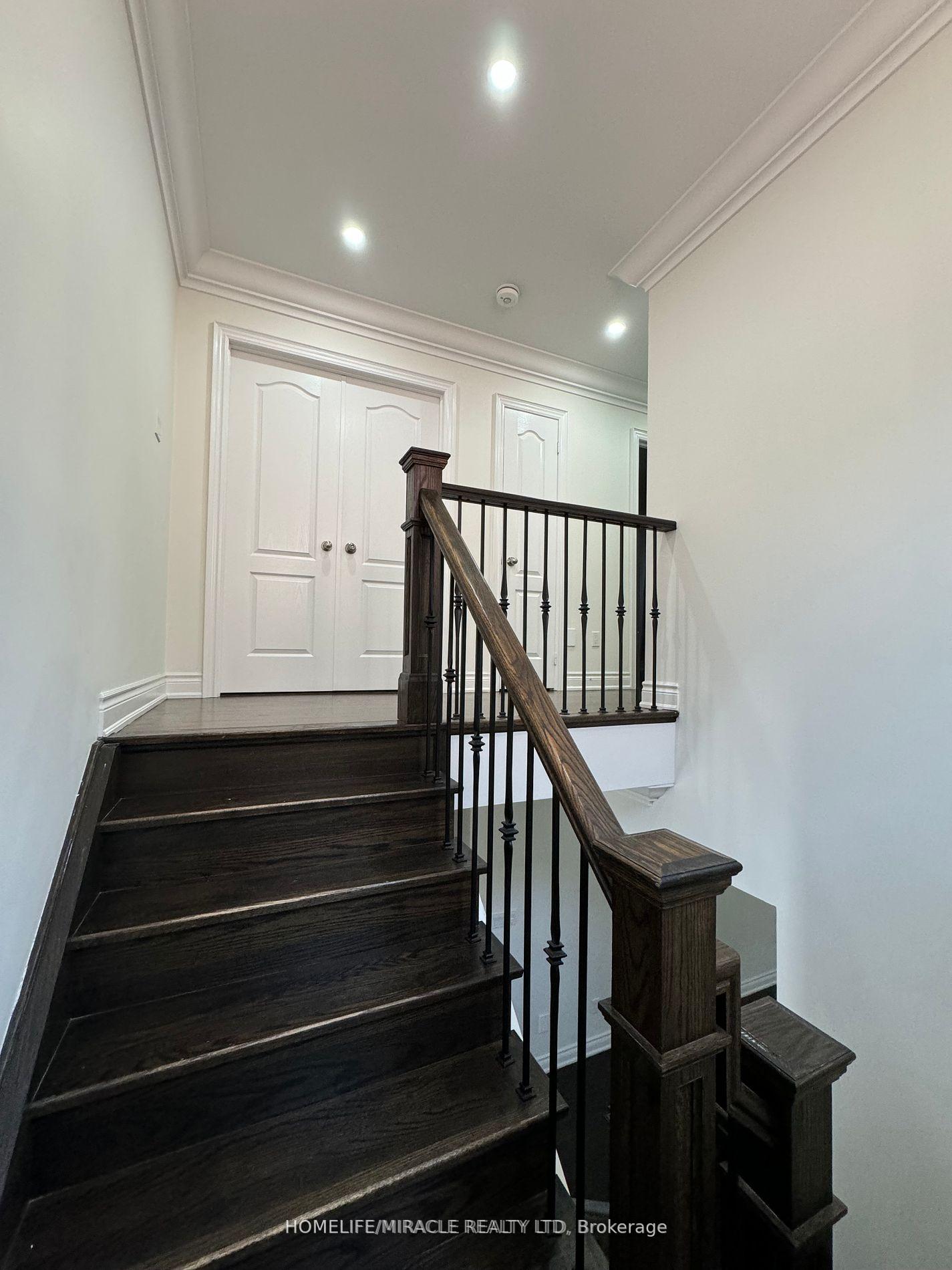 Photo 6 of 31 Saint Dennis Road, Brampton, Sandringham-Wellington North — HOMEH