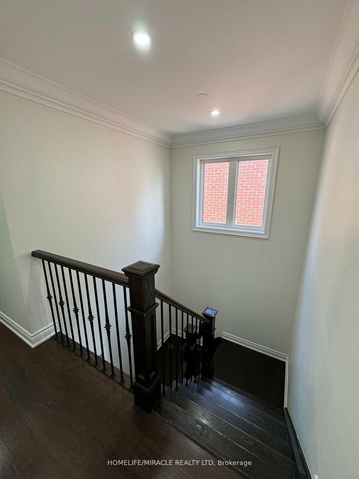 Photo 11 of 31 Saint Dennis Road, Brampton, Sandringham-Wellington North — HOMEH
