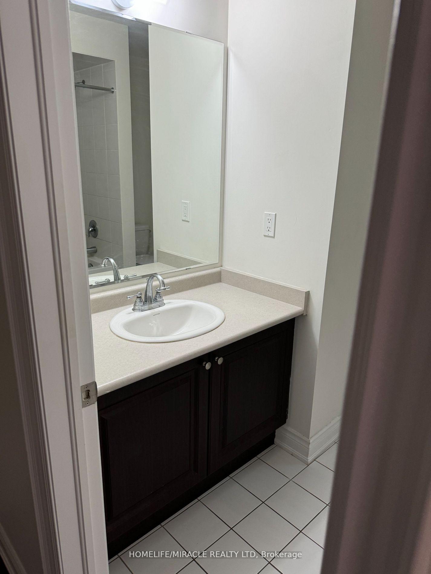 Photo 13 of 31 Saint Dennis Road, Brampton, Sandringham-Wellington North — HOMEH