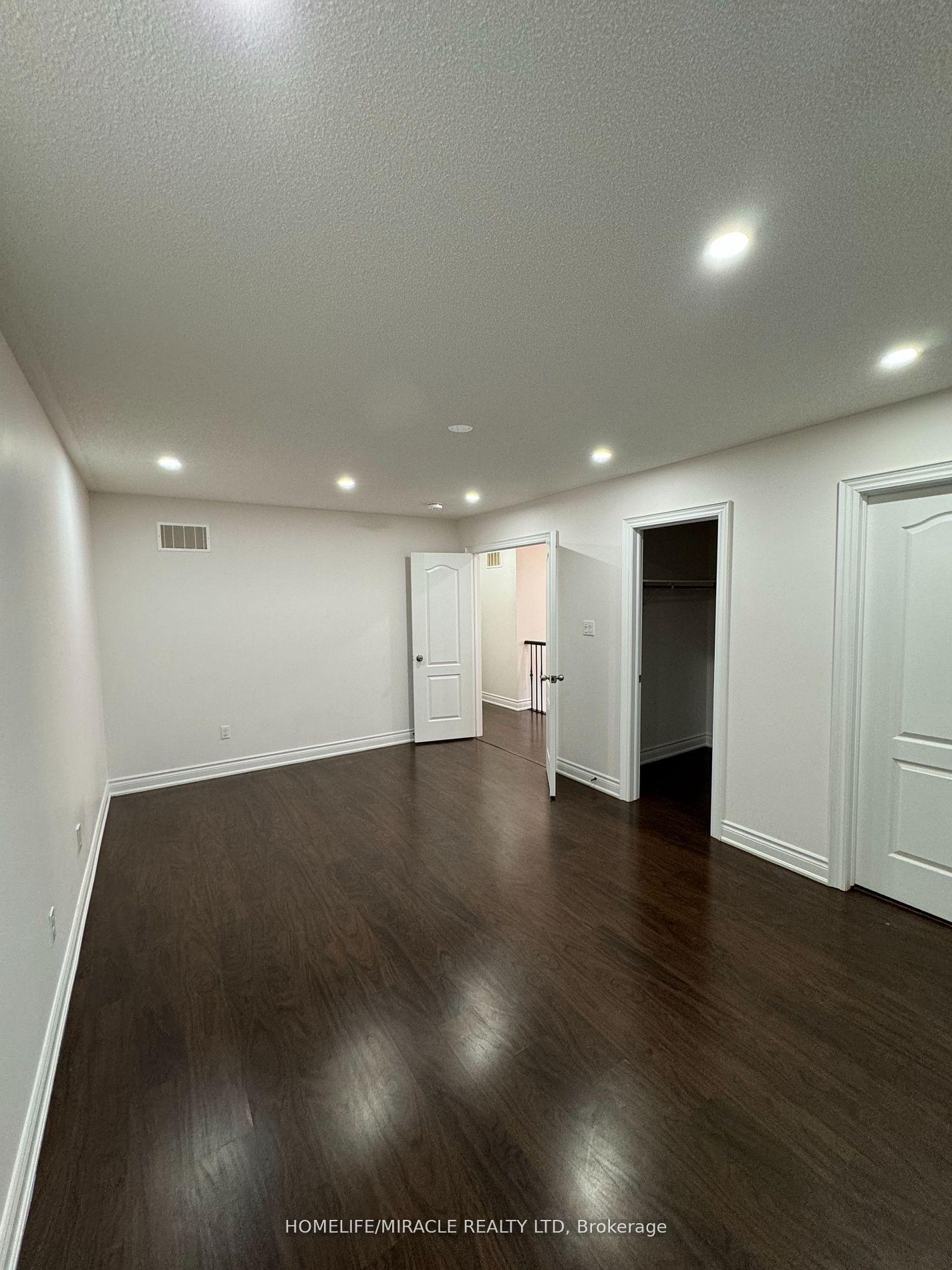 Photo 15 of 31 Saint Dennis Road, Brampton, Sandringham-Wellington North — HOMEH