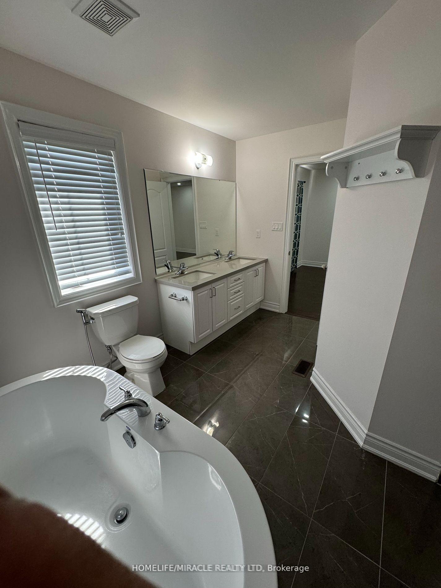 Photo 19 of 31 Saint Dennis Road, Brampton, Sandringham-Wellington North — HOMEH
