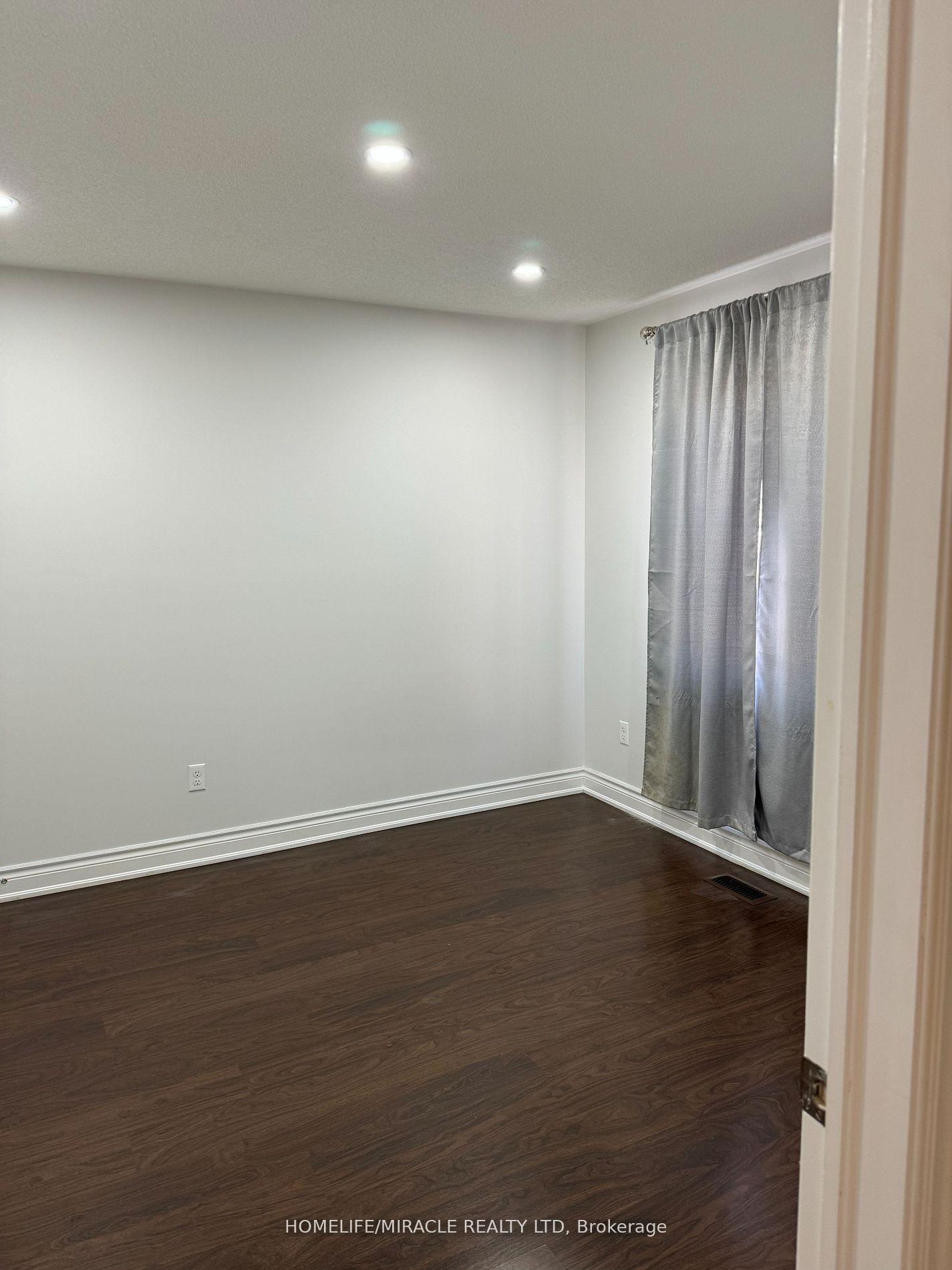 Photo 21 of 31 Saint Dennis Road, Brampton, Sandringham-Wellington North — HOMEH