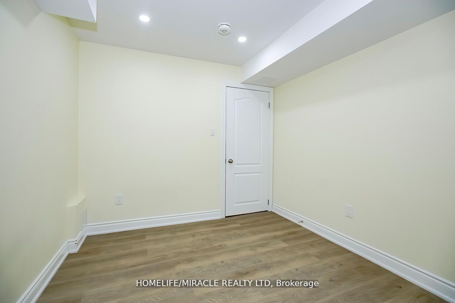 Photo 35 of 31 Saint Dennis Road, Brampton, Sandringham-Wellington North — HOMEH