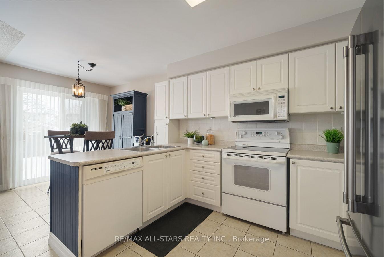 Photo 11 of 47 Louis Way, Scugog, Port Perry — HOMEH