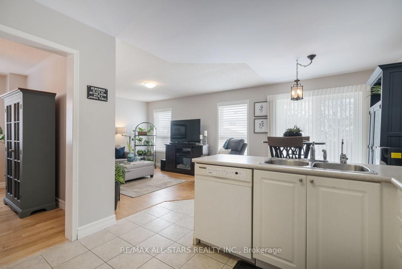 Photo 27 of 47 Louis Way, Scugog, Port Perry — HOMEH