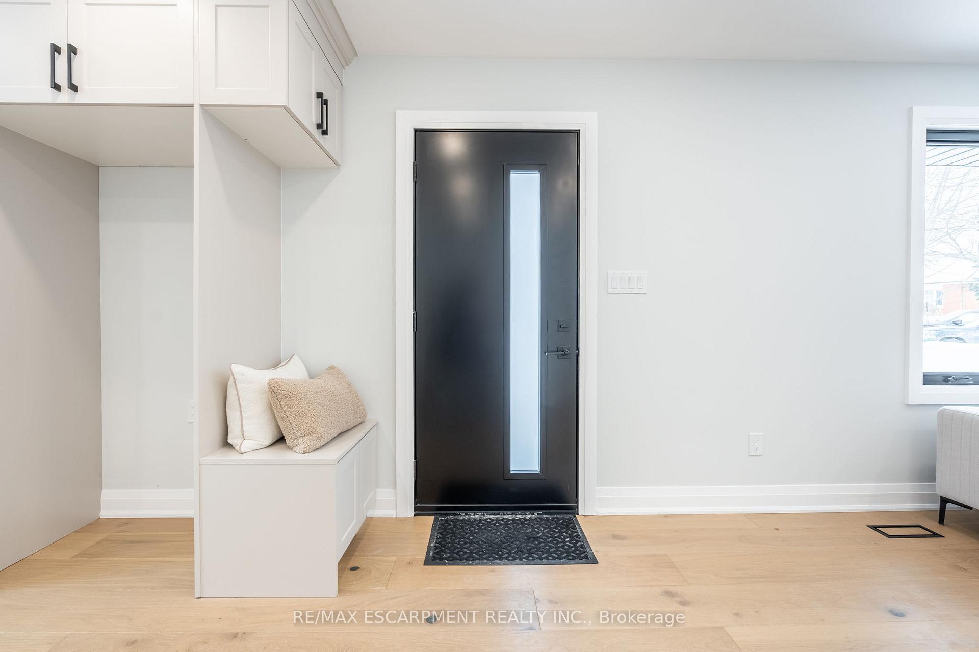 Photo 5 of 11 James Street, Hamilton, Waterdown — HOMEH