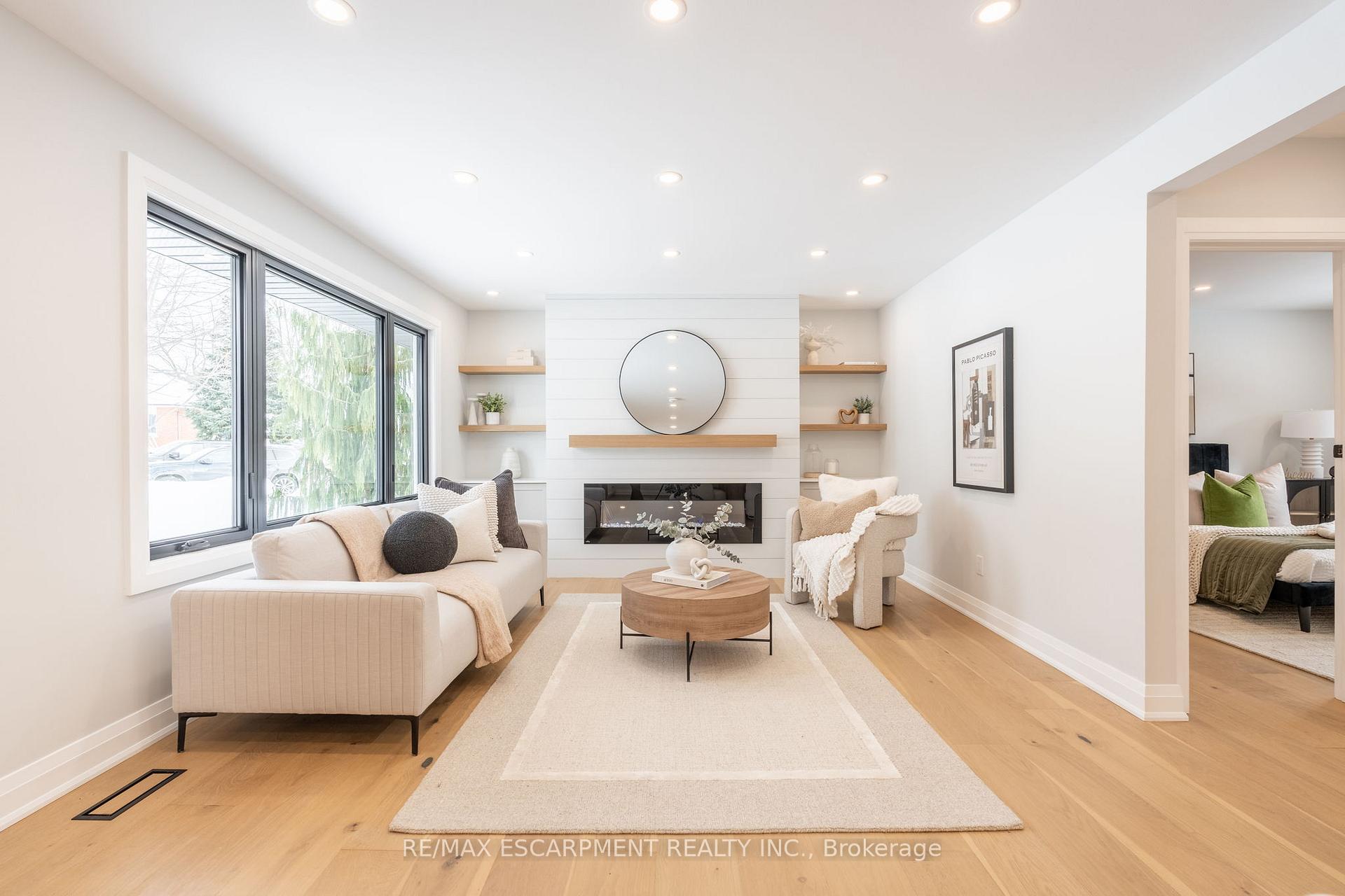 Photo 7 of 11 James Street, Hamilton, Waterdown — HOMEH