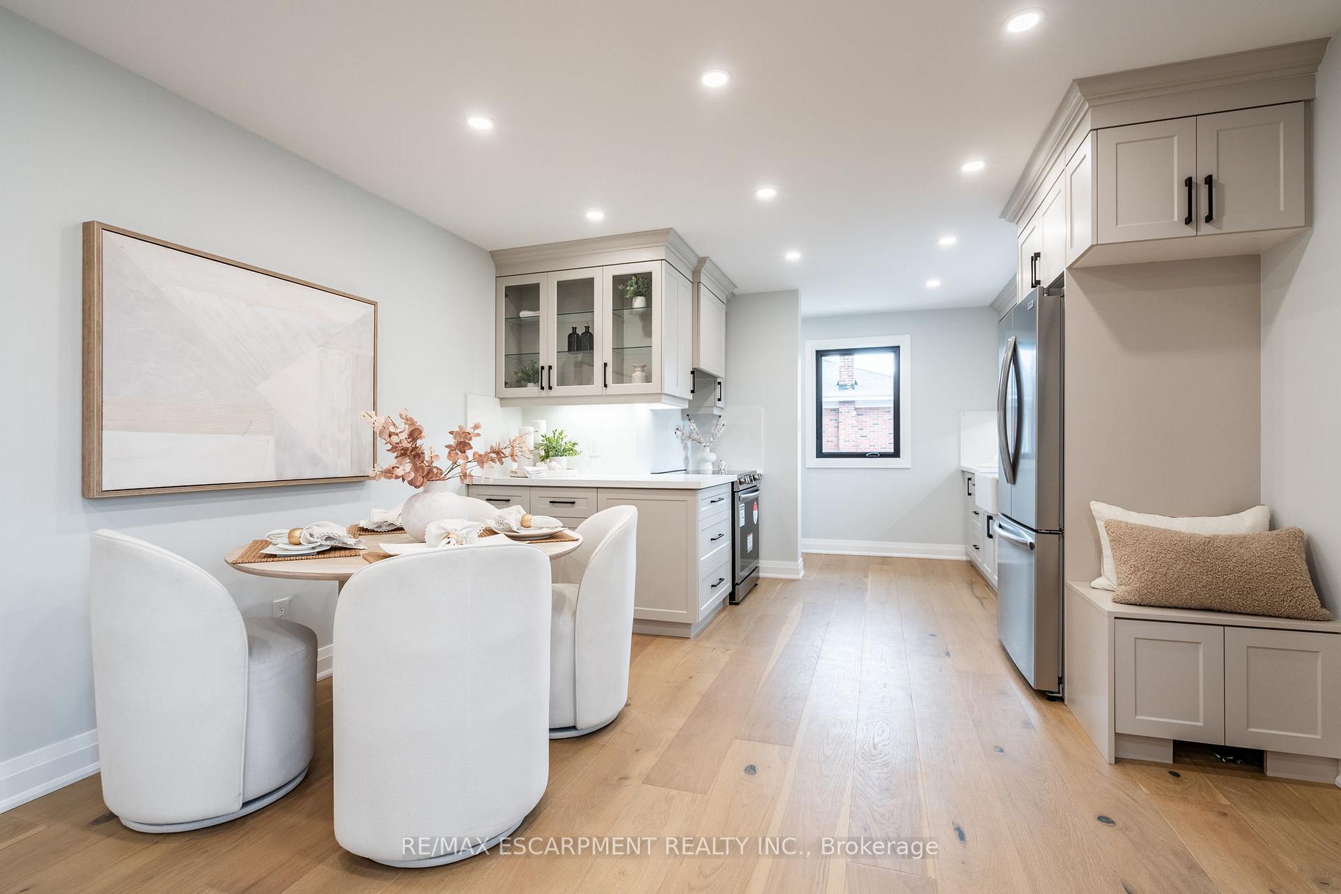 Photo 13 of 11 James Street, Hamilton, Waterdown — HOMEH