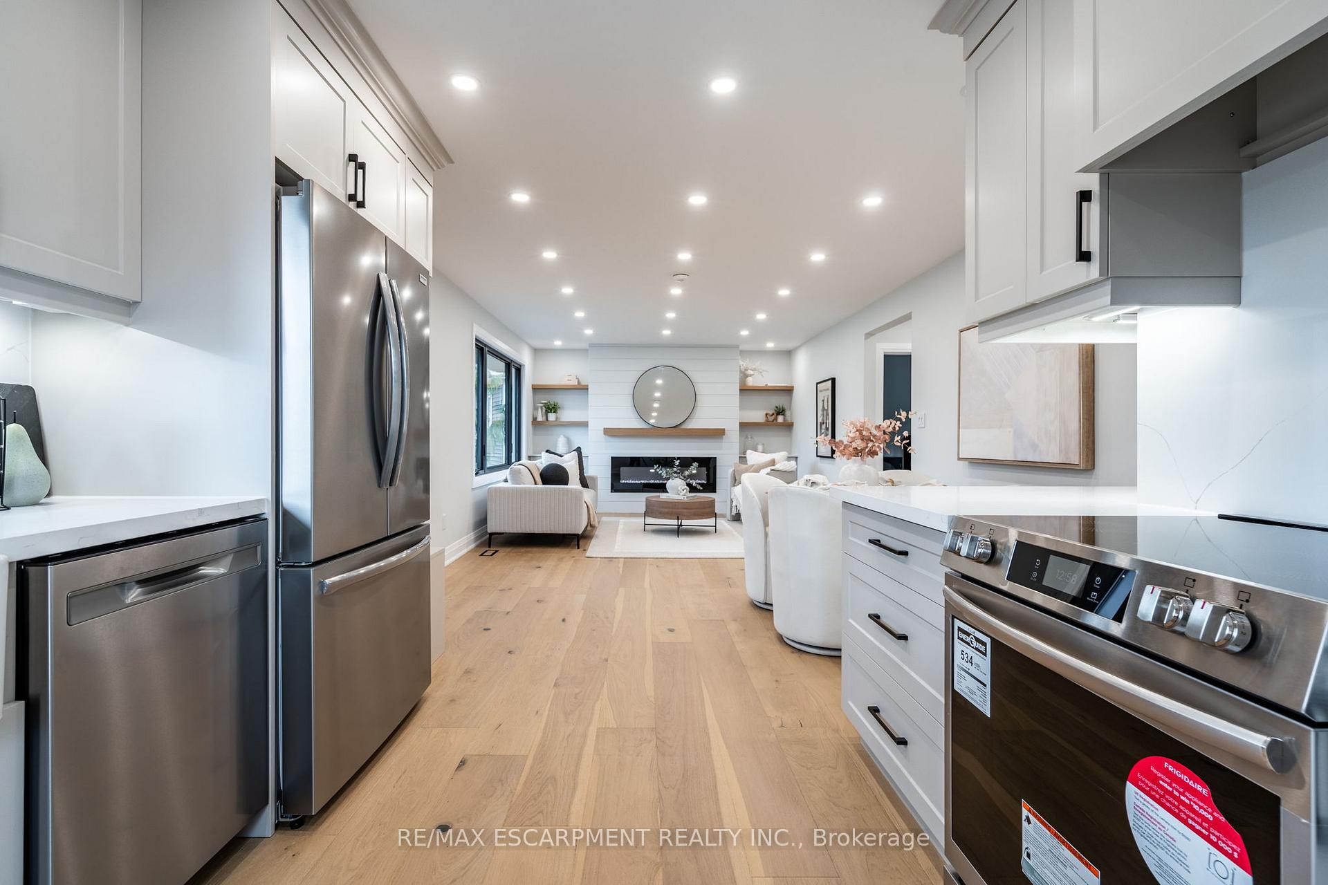 Photo 21 of 11 James Street, Hamilton, Waterdown — HOMEH
