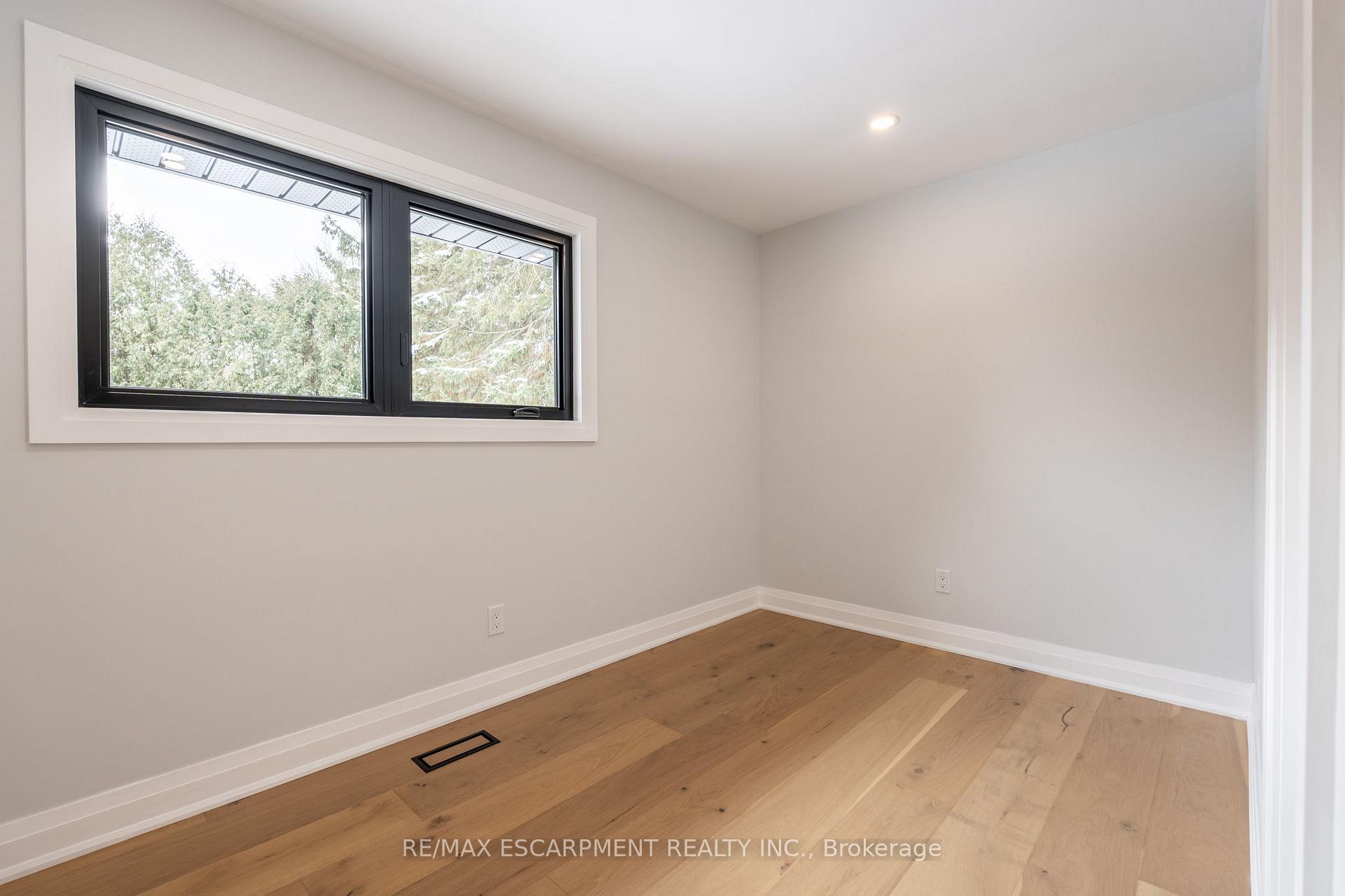 Photo 26 of 11 James Street, Hamilton, Waterdown — HOMEH