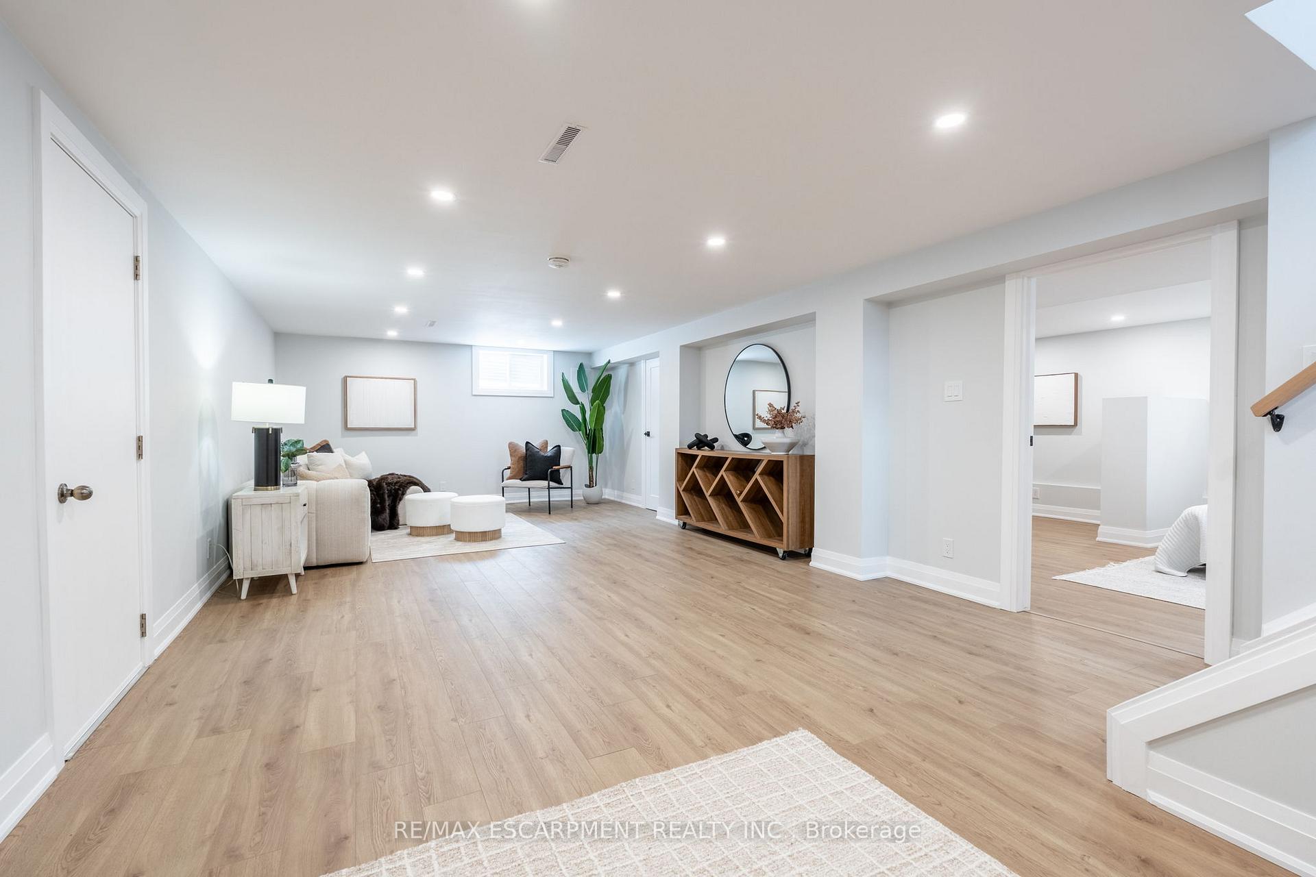 Photo 35 of 11 James Street, Hamilton, Waterdown — HOMEH