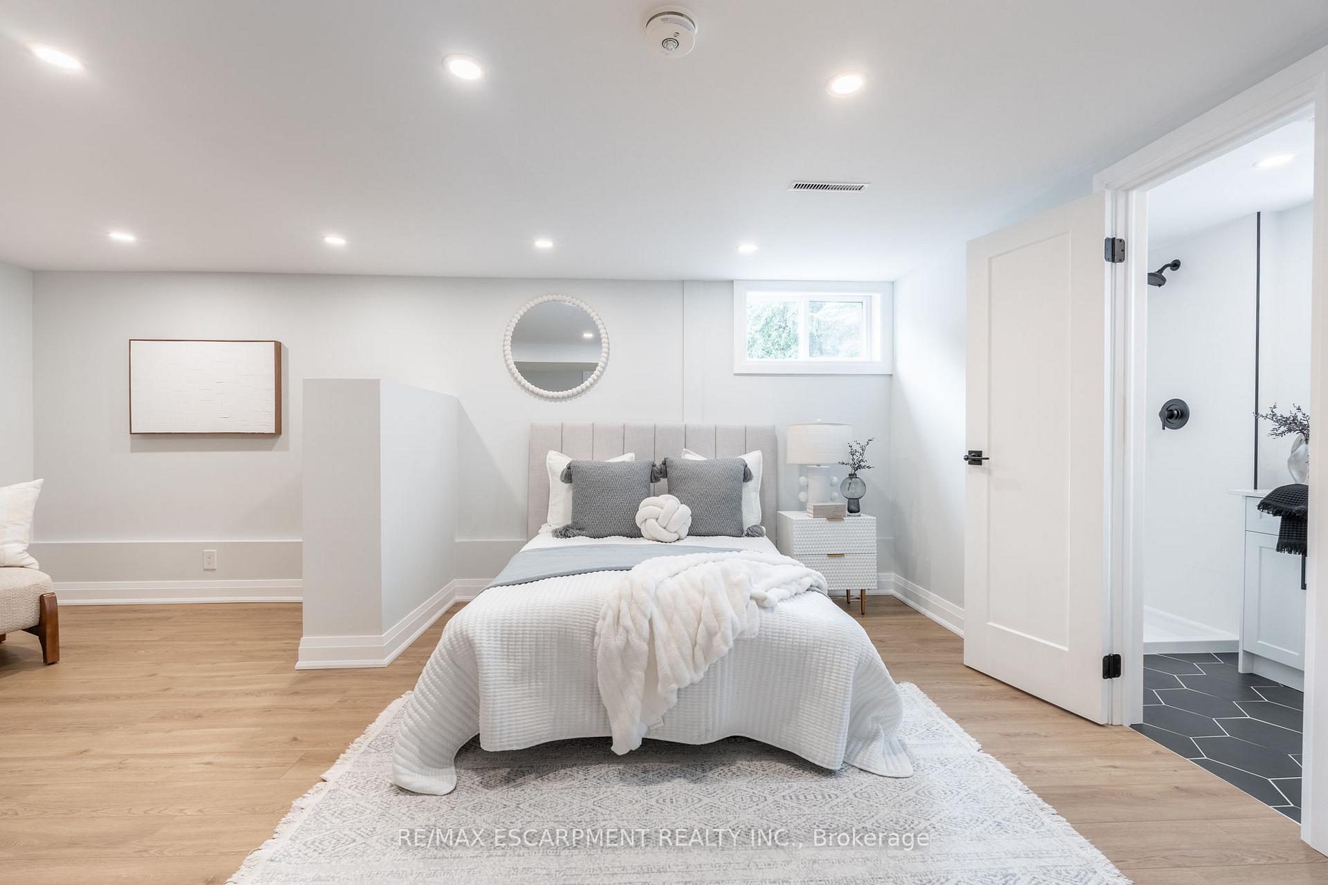 Photo 41 of 11 James Street, Hamilton, Waterdown — HOMEH