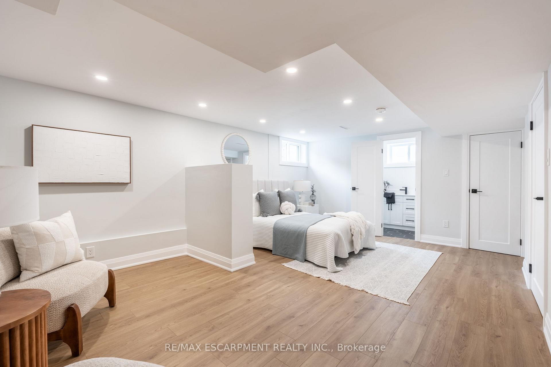 Photo 50 of 11 James Street, Hamilton, Waterdown — HOMEH