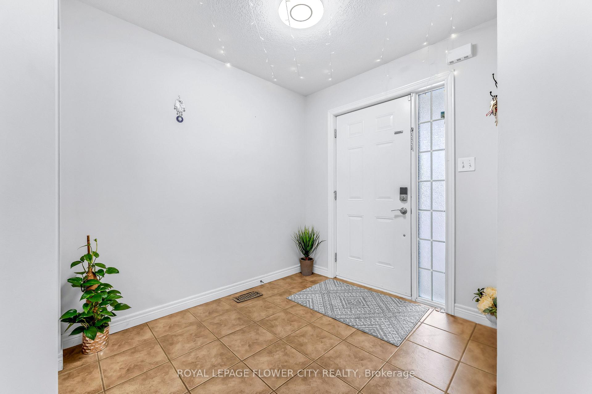 Photo 3 of 369 Thomas Slee Drive, Kitchener — HOMEH