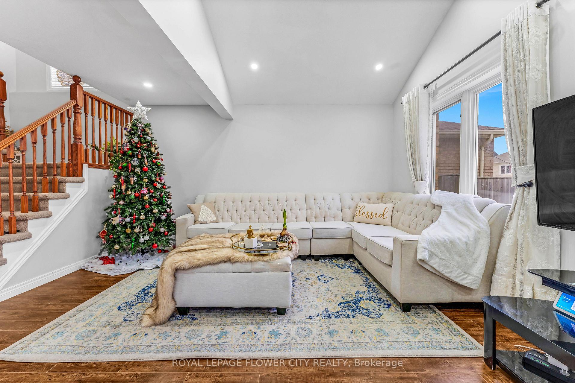 Photo 11 of 369 Thomas Slee Drive, Kitchener — HOMEH