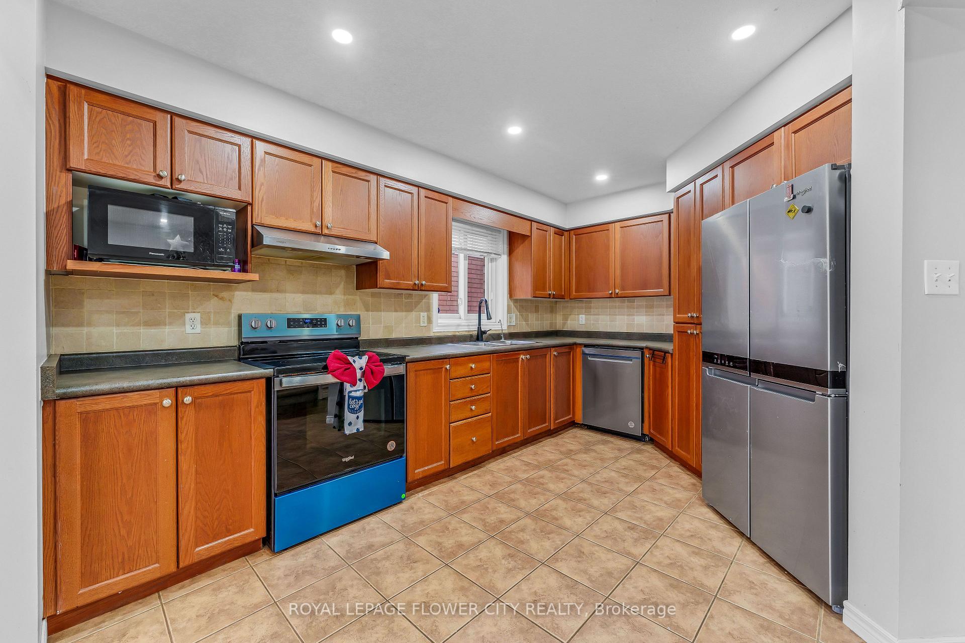Photo 14 of 369 Thomas Slee Drive, Kitchener — HOMEH