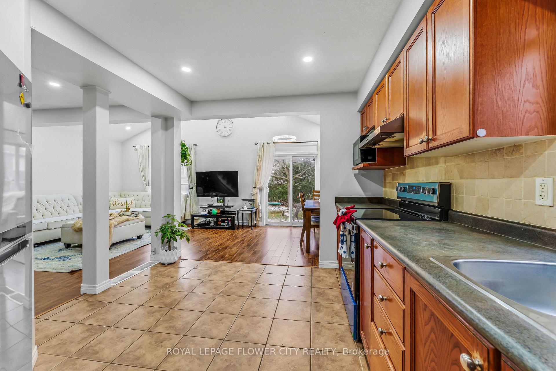 Photo 15 of 369 Thomas Slee Drive, Kitchener — HOMEH