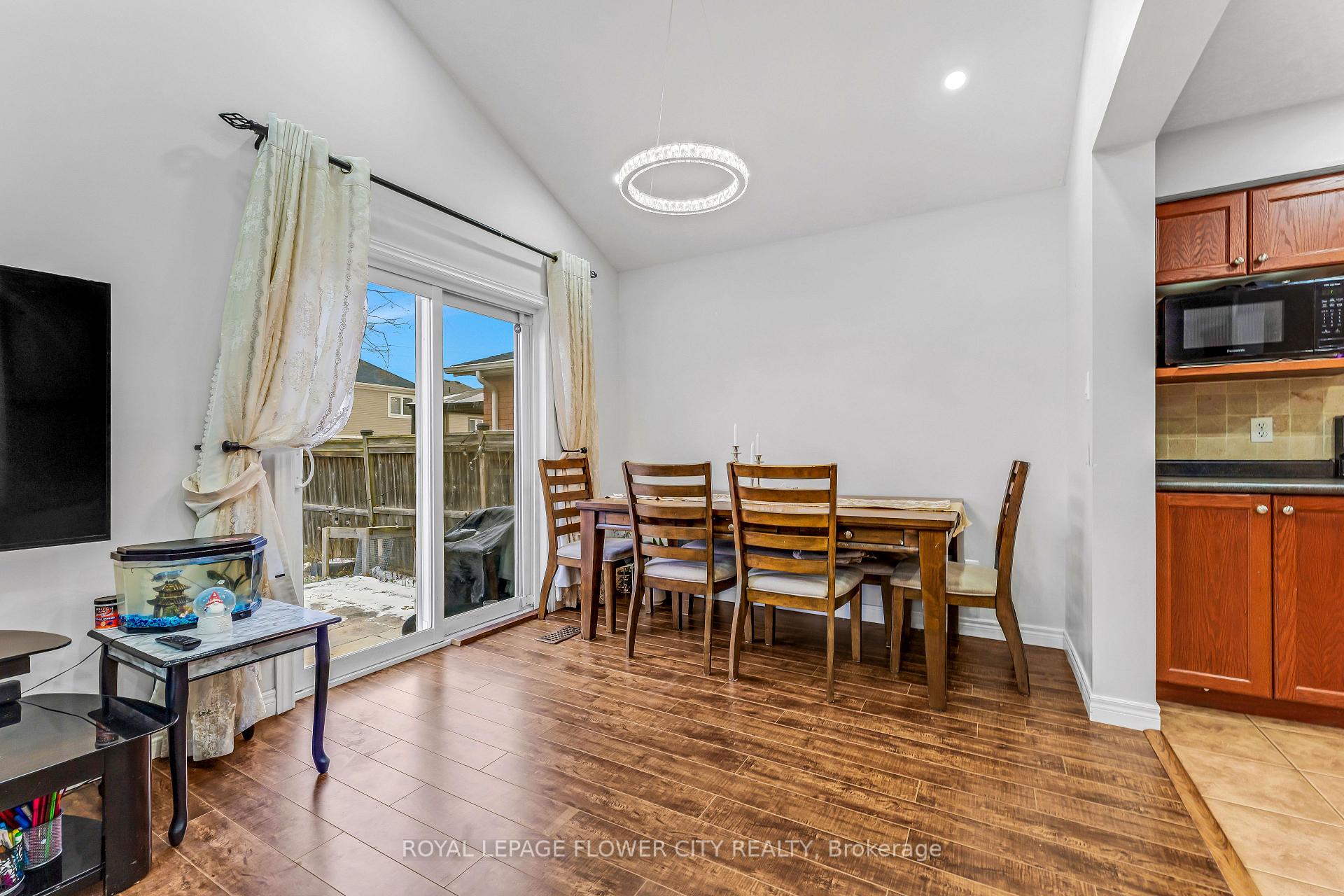 Photo 16 of 369 Thomas Slee Drive, Kitchener — HOMEH