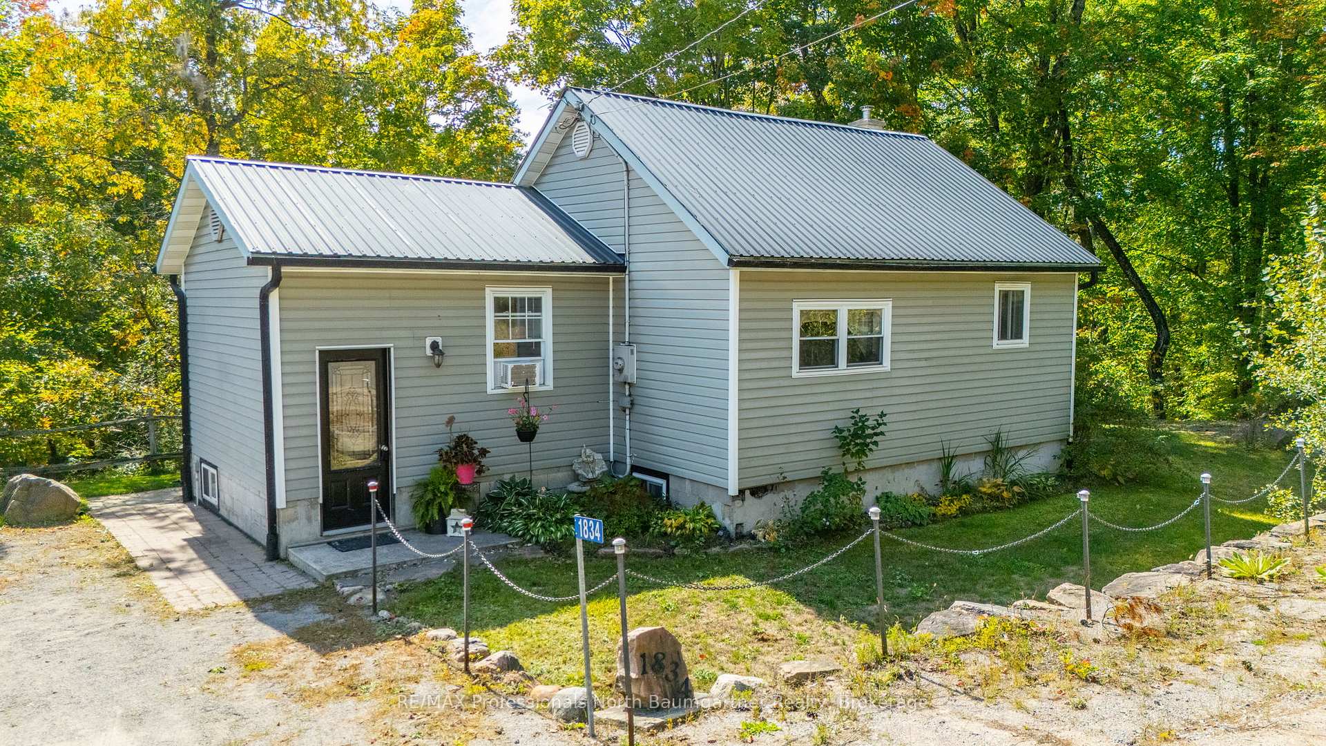Photo 3 of 1834 Scotch Line Road W, Minden Hills, Minden — HOMEH