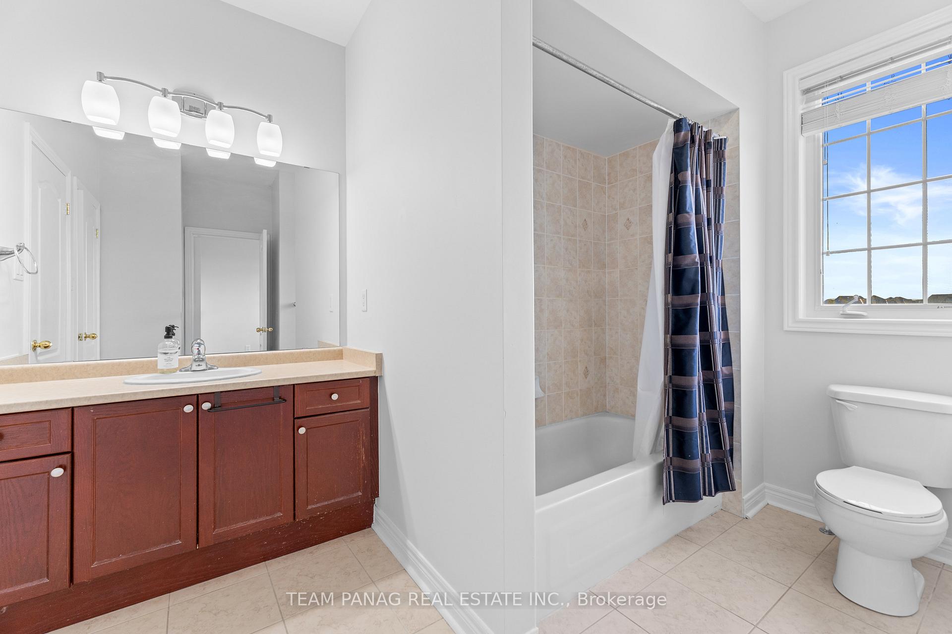 Photo 36 of 68 Everingham Circle, Brampton, Sandringham-Wellington — HOMEH