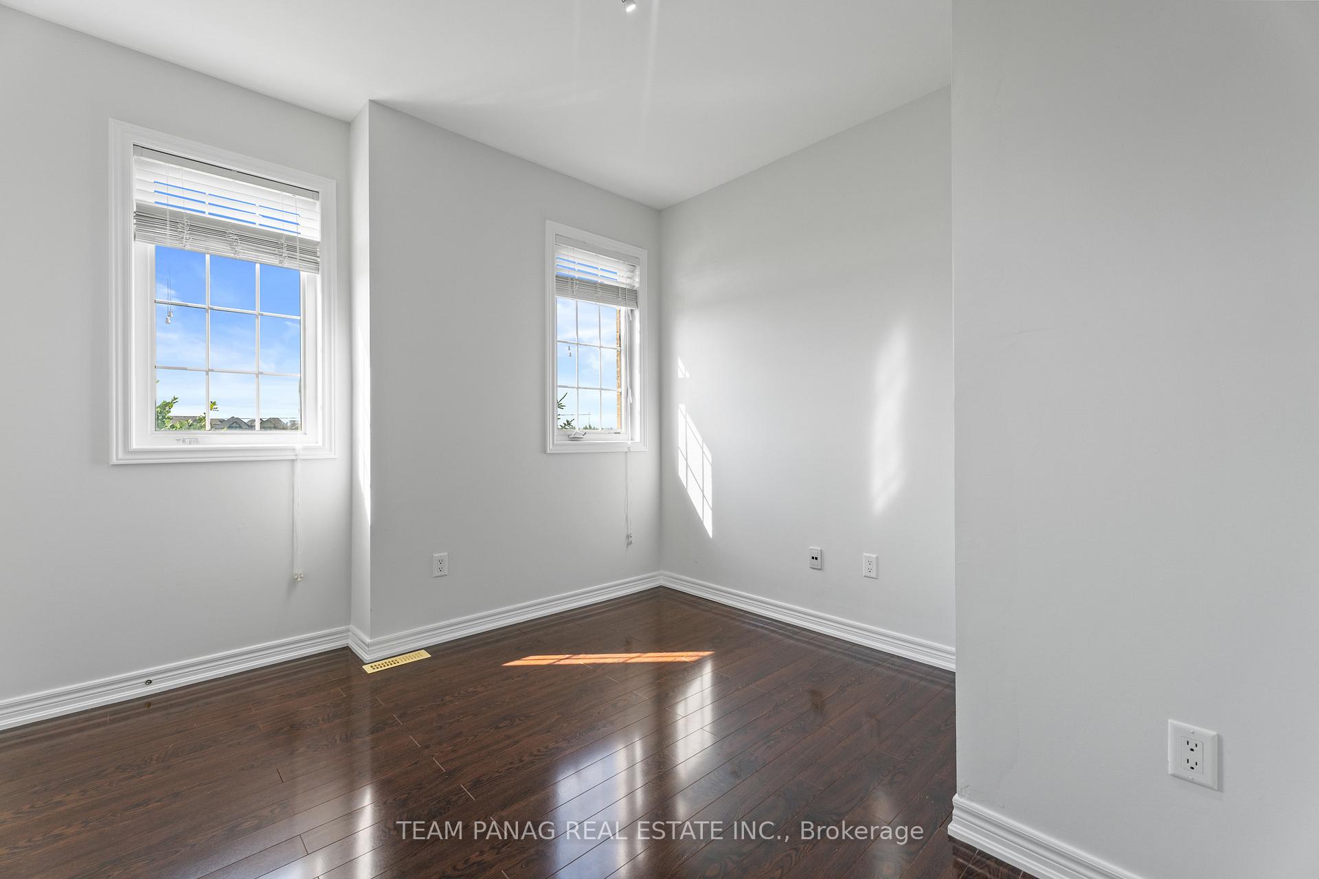 Photo 33 of 68 Everingham Circle, Brampton, Sandringham-Wellington — HOMEH