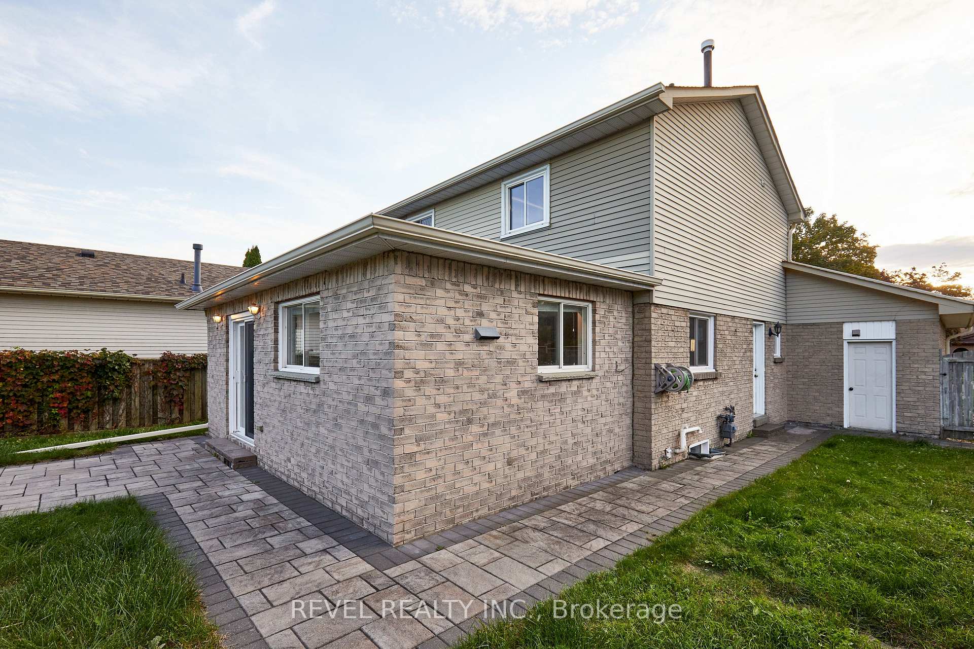 Photo 24 of 201 Eastlawn Street, Oshawa, Donevan — HOMEH
