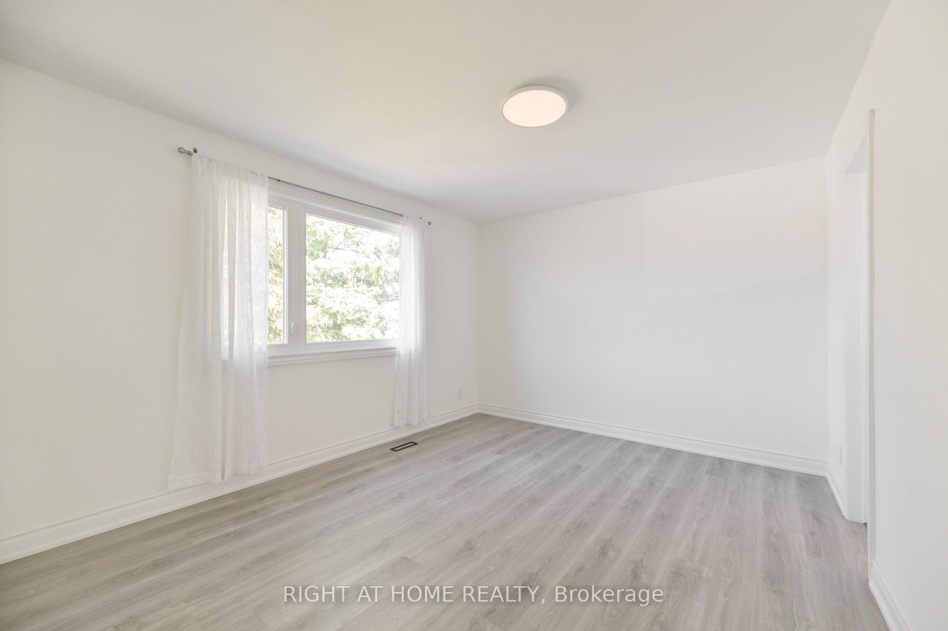 Photo 5 of 196 Romfield Circuit, Markham, Royal Orchard — HOMEH