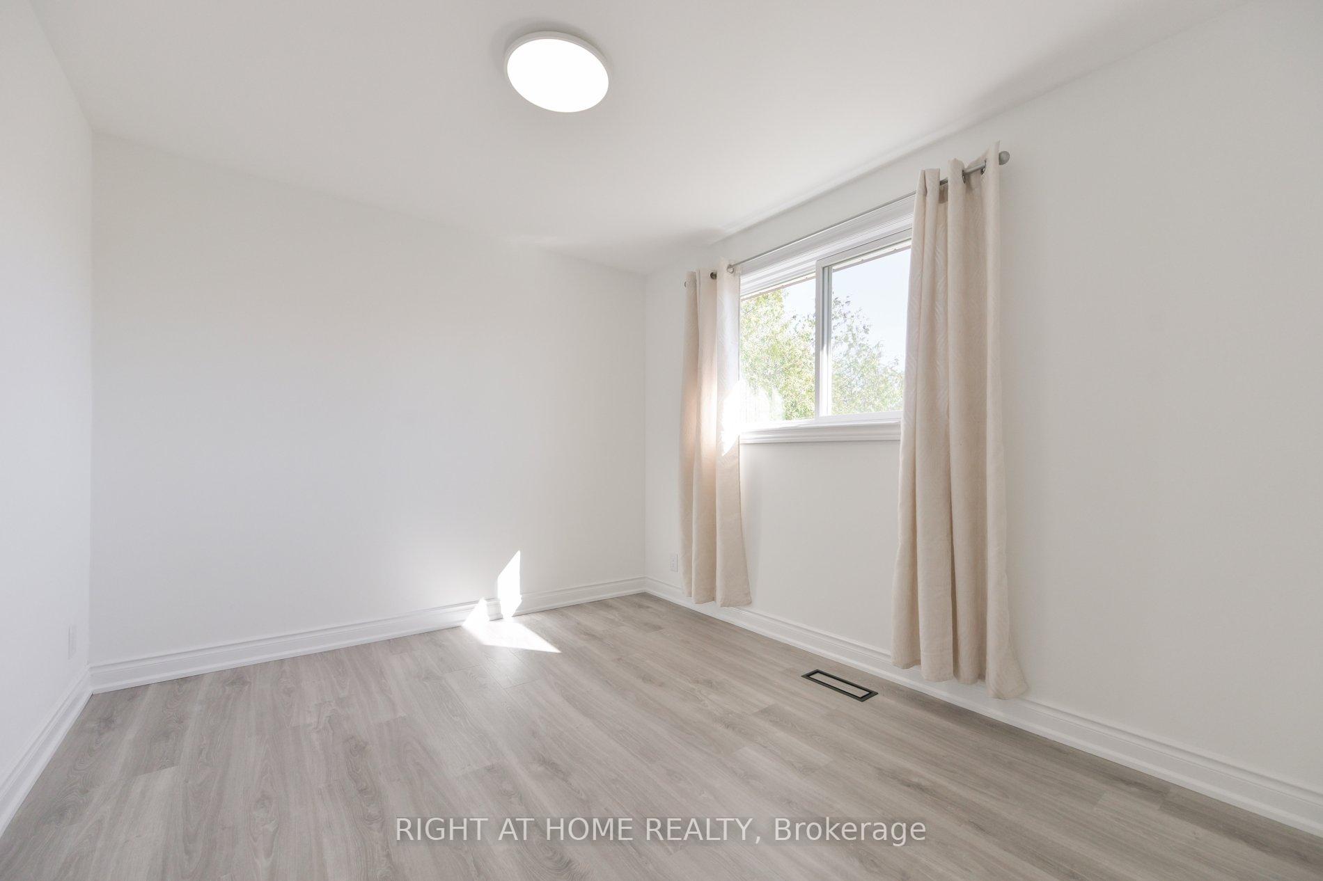 Photo 7 of 196 Romfield Circuit, Markham, Royal Orchard — HOMEH