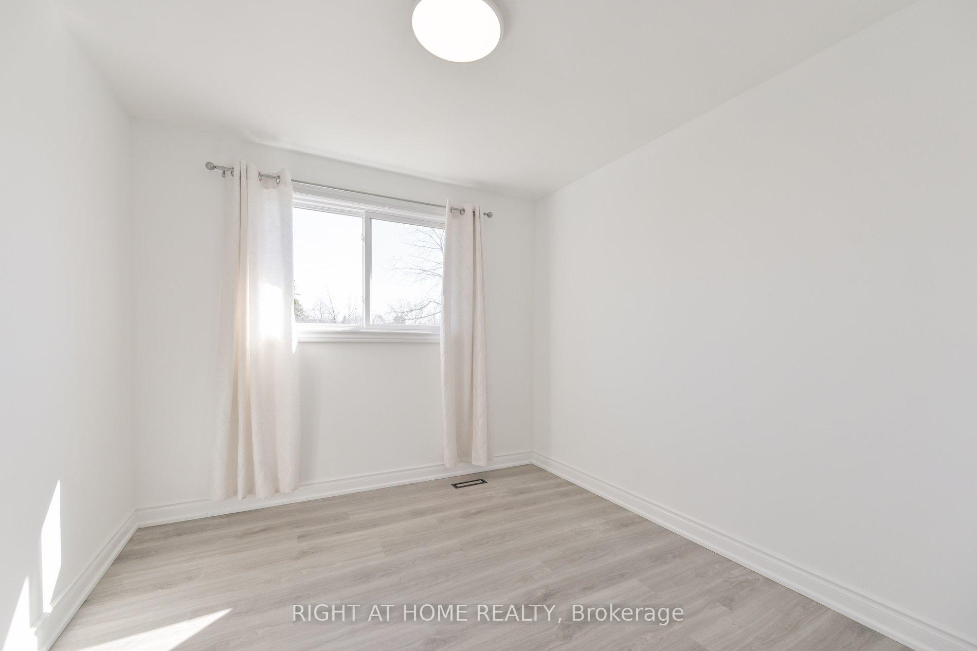 Photo 9 of 196 Romfield Circuit, Markham, Royal Orchard — HOMEH