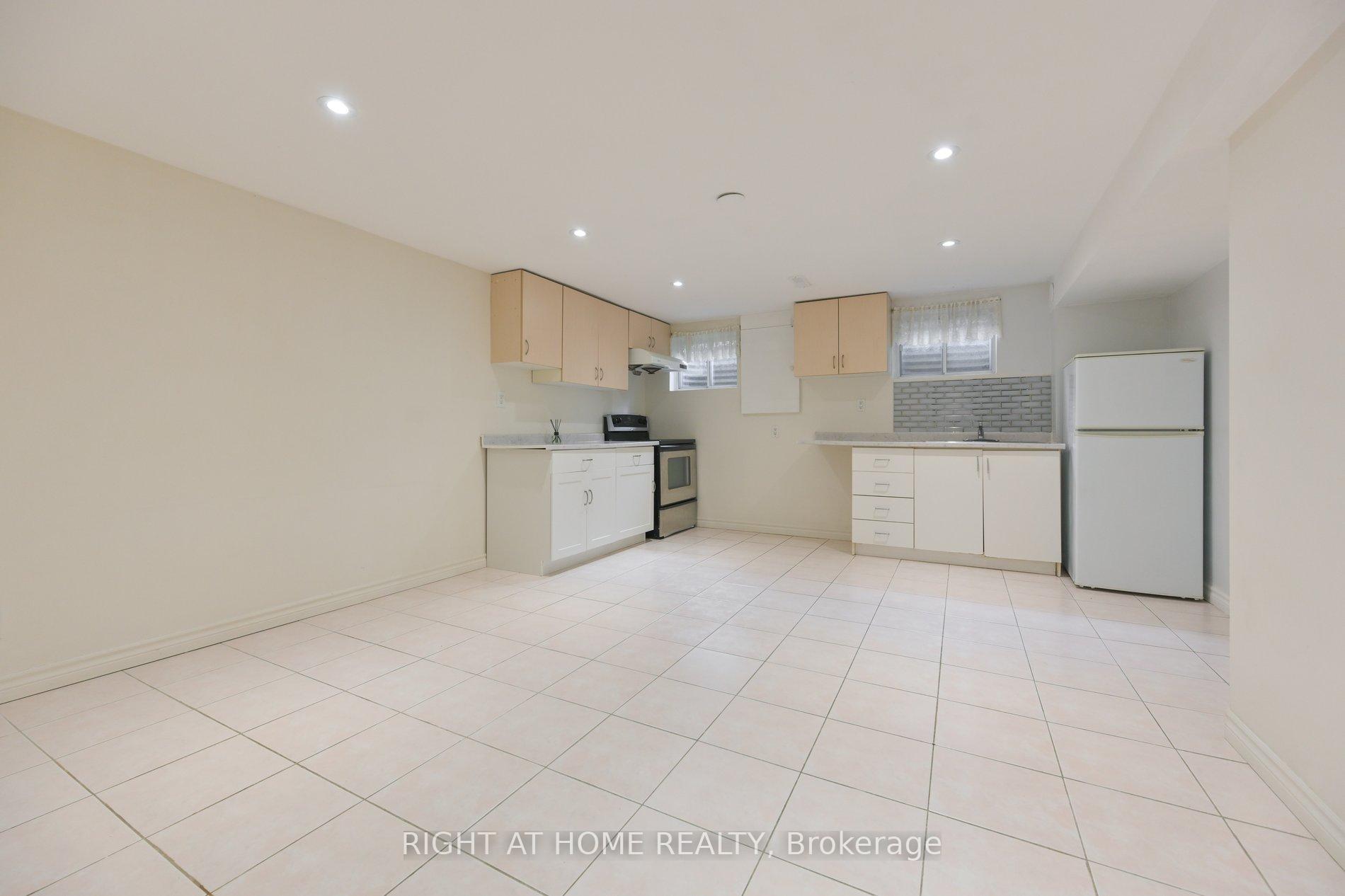 Photo 11 of 196 Romfield Circuit, Markham, Royal Orchard — HOMEH
