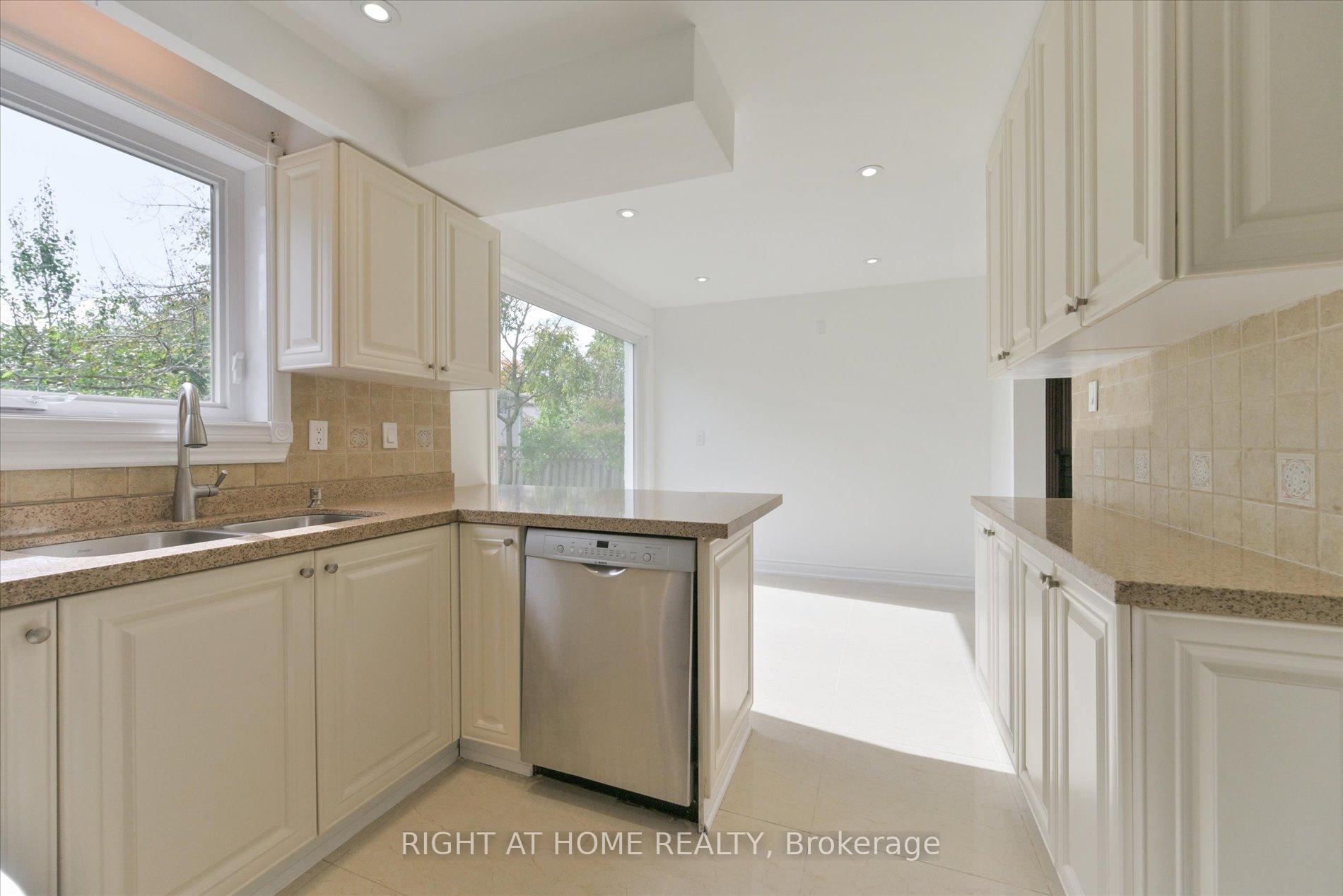 Photo 14 of 196 Romfield Circuit, Markham, Royal Orchard — HOMEH