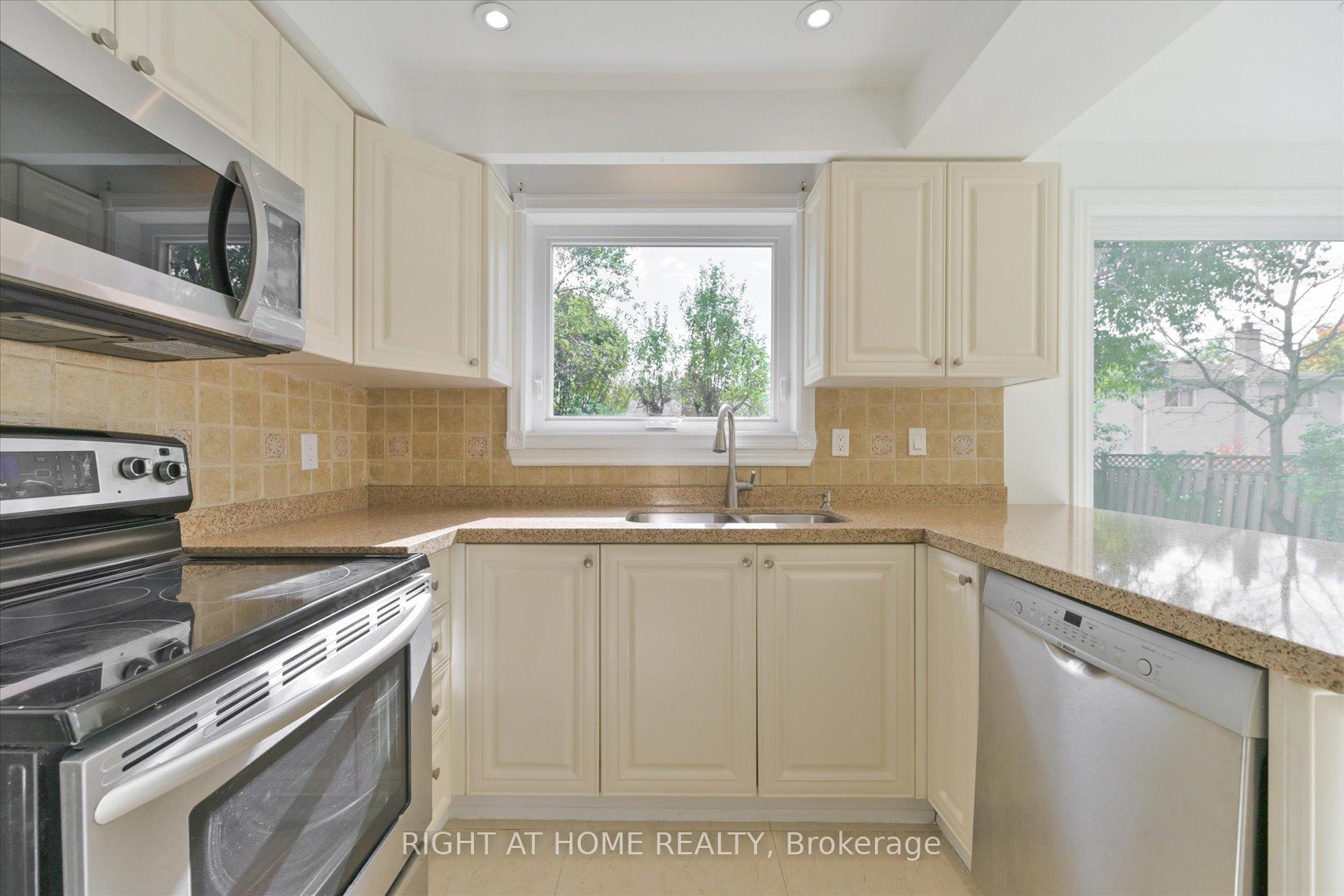 Photo 18 of 196 Romfield Circuit, Markham, Royal Orchard — HOMEH