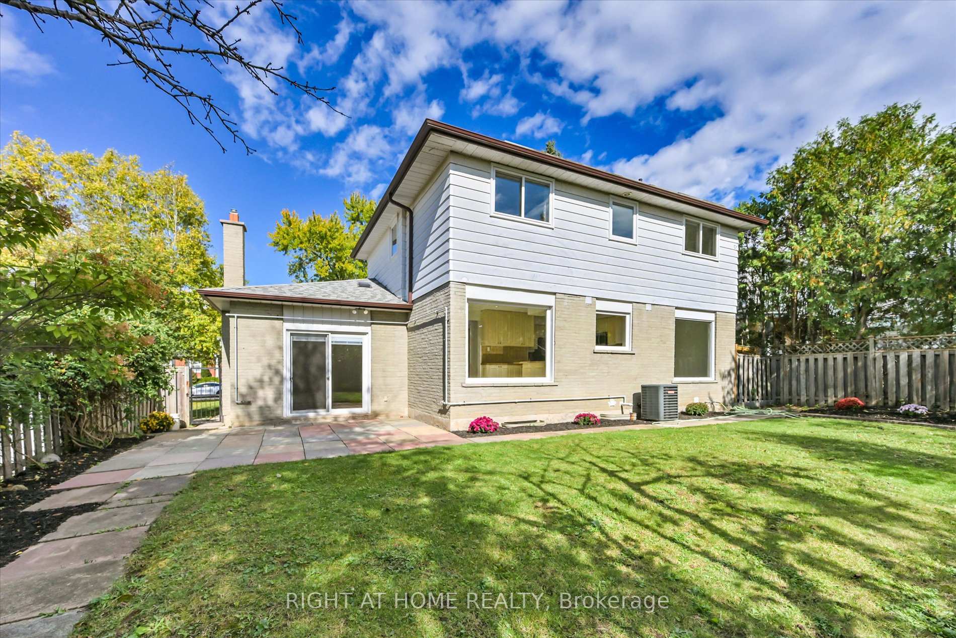 Photo 21 of 196 Romfield Circuit, Markham, Royal Orchard — HOMEH