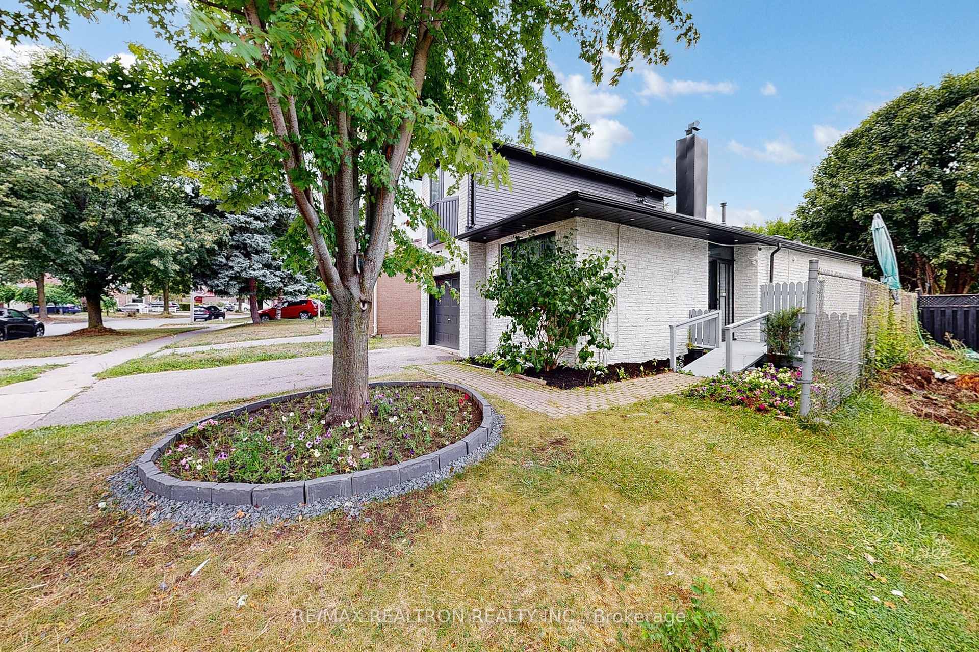 Photo 7 of 21 Delaney Drive, Ajax, Central West — HOMEH
