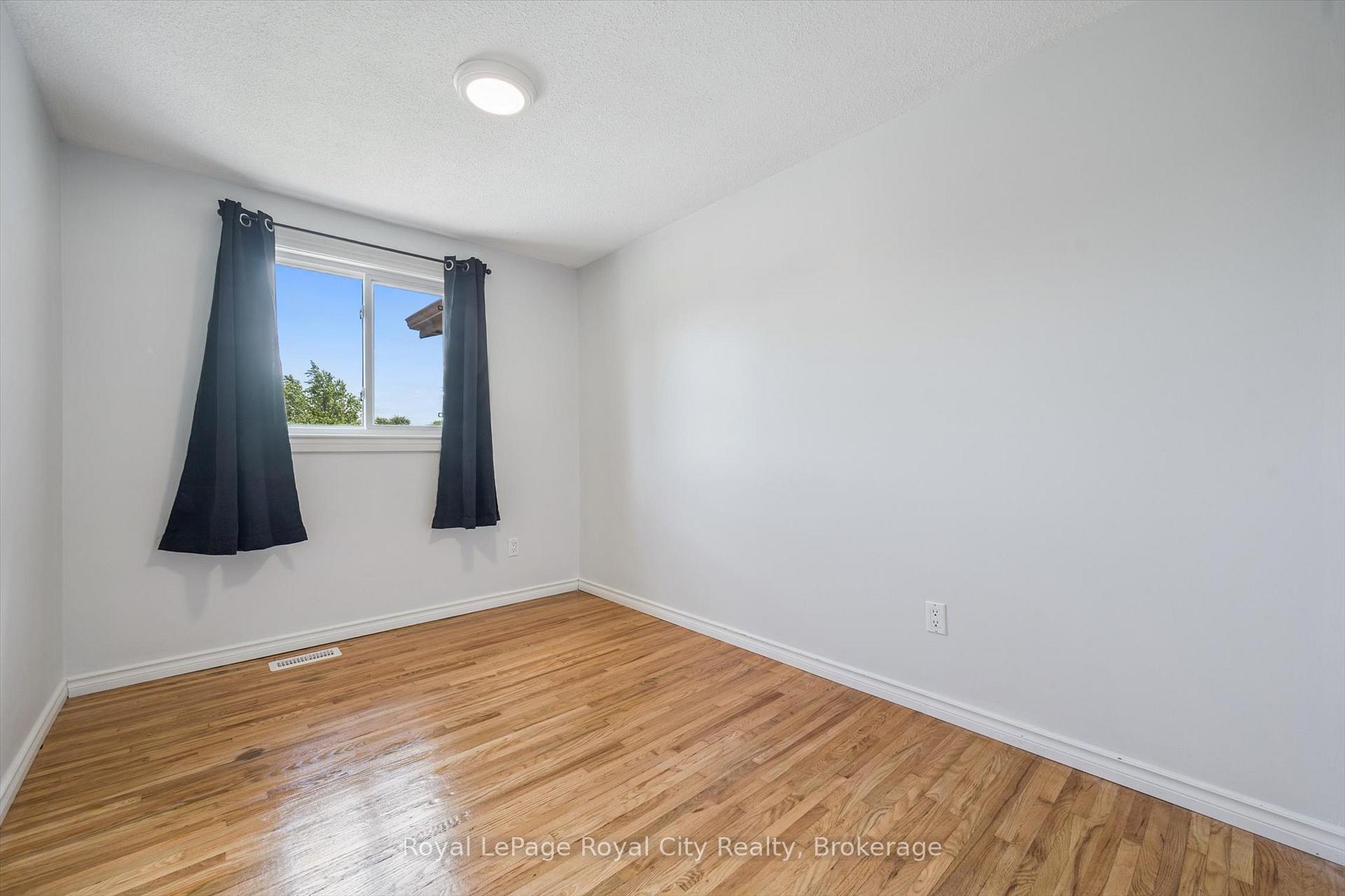 Photo 16 of 30 Leacock Avenue, Guelph, Grange Road — HOMEH