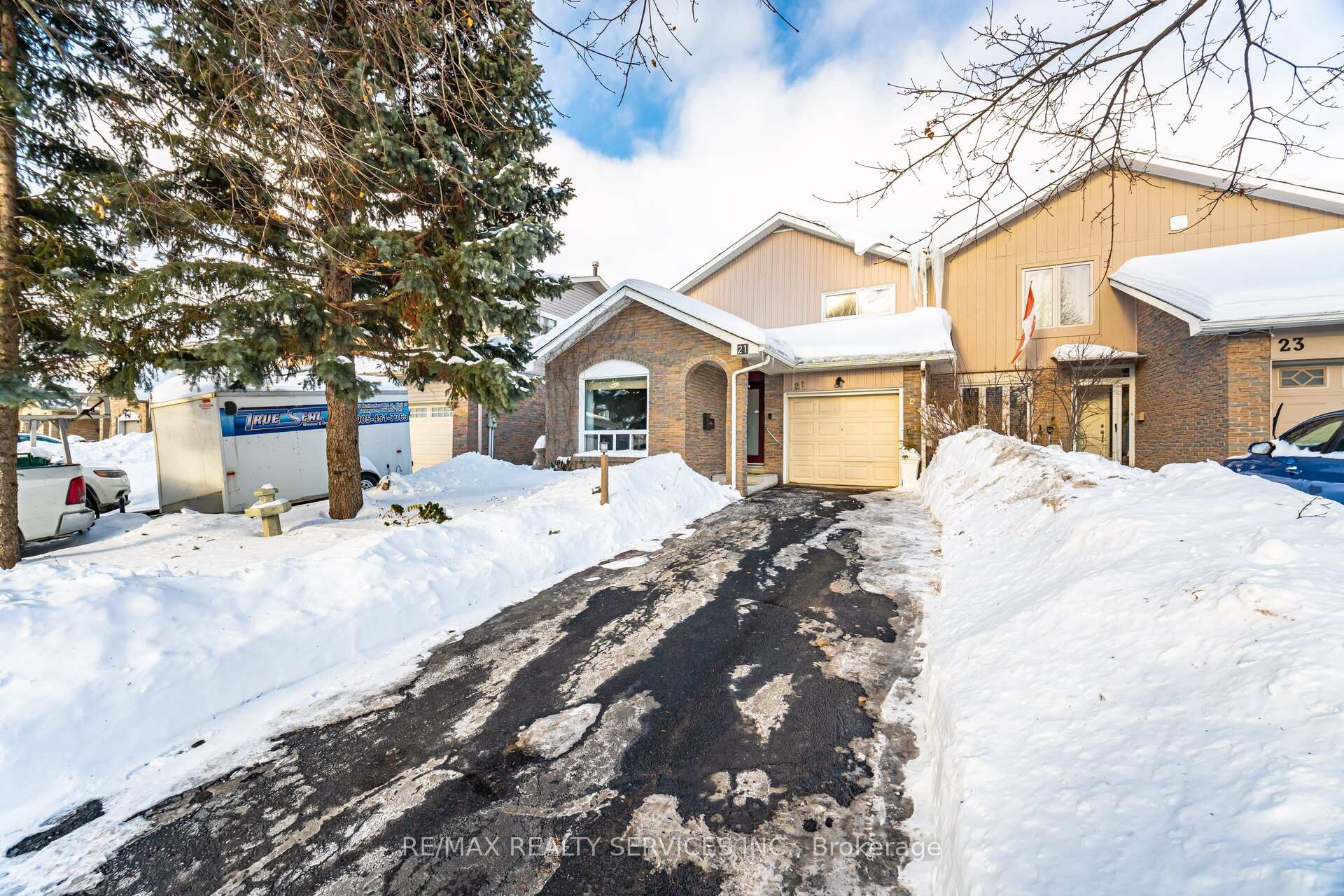 Photo 1 of 21 Camberley Crescent, Brampton, Brampton North — HOMEH