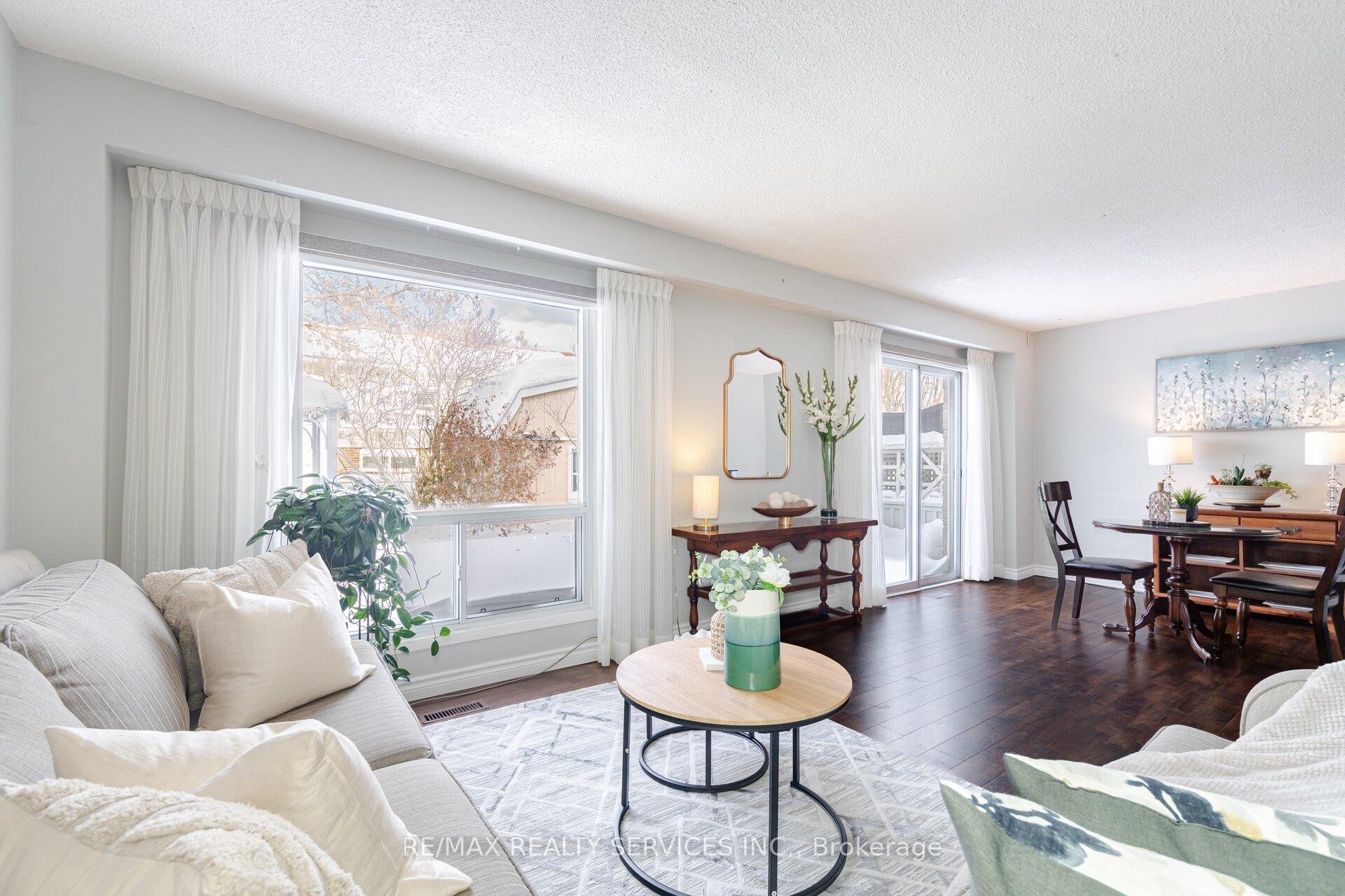 Photo 2 of 21 Camberley Crescent, Brampton, Brampton North — HOMEH